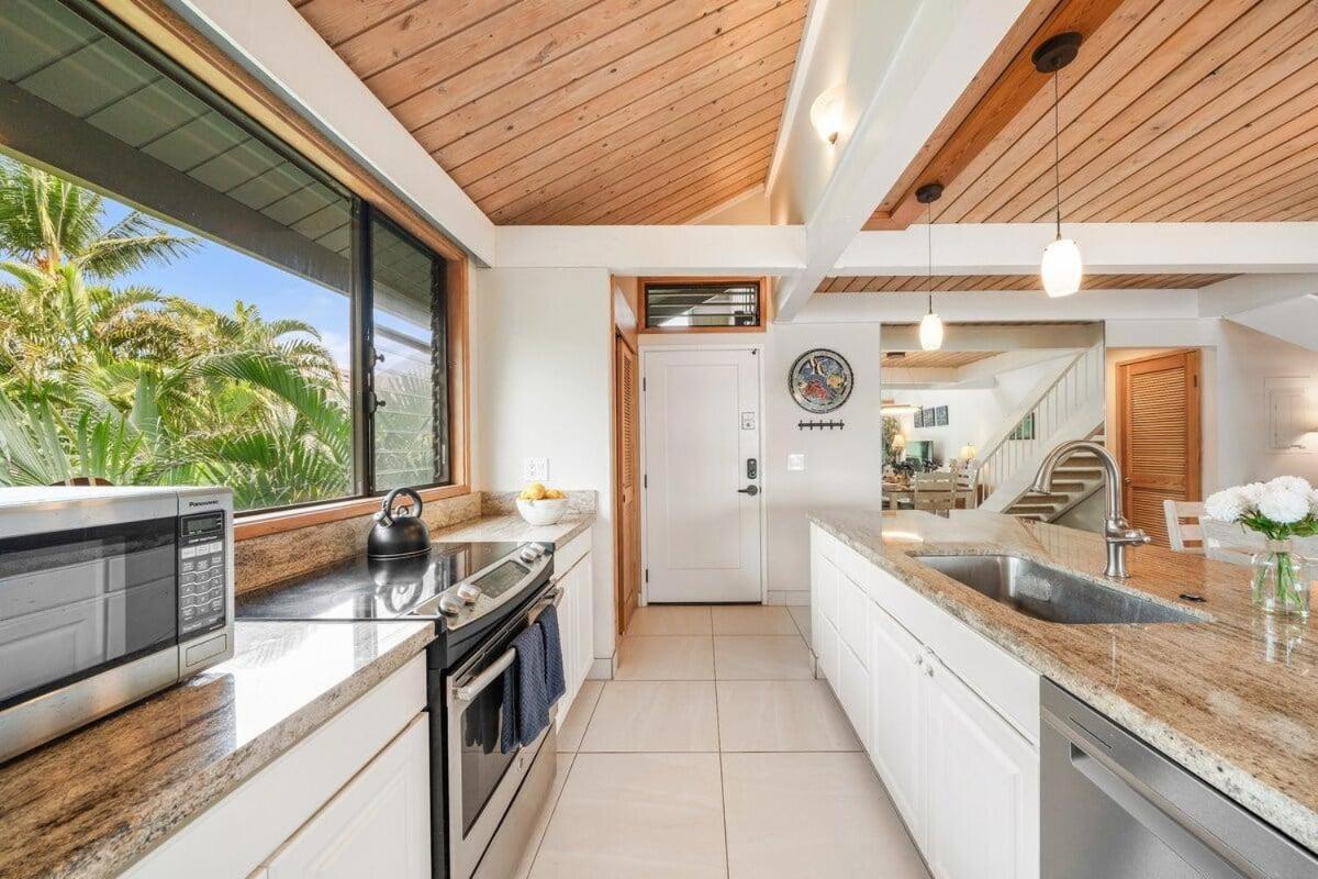 Kahana Village 17 · KHV 17 Spacious 2BD Condo w Oceanviews and S