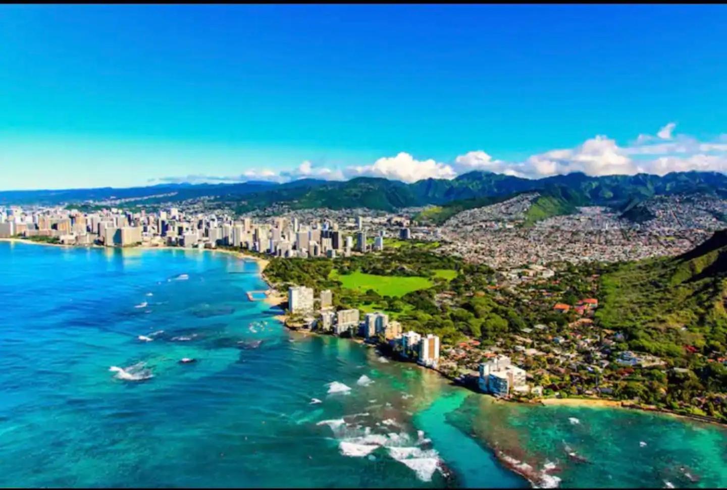 Waikiki Seaside Monarch Paradise Hotel Studio Near Waikiki - Mountain and City View - Full Kitchen