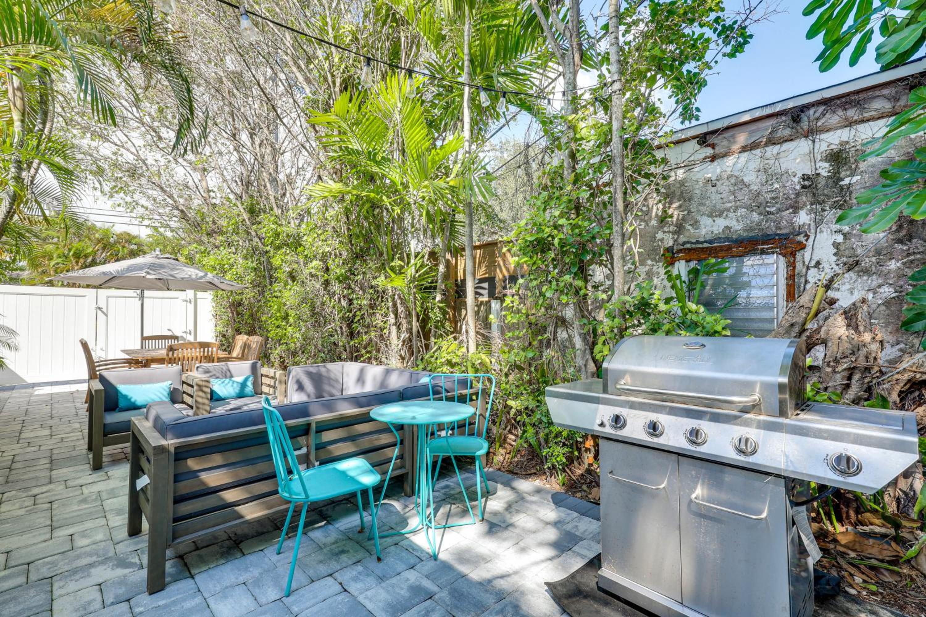 Walk to Dining and Nightlife! Chic Apt Near Las Olas