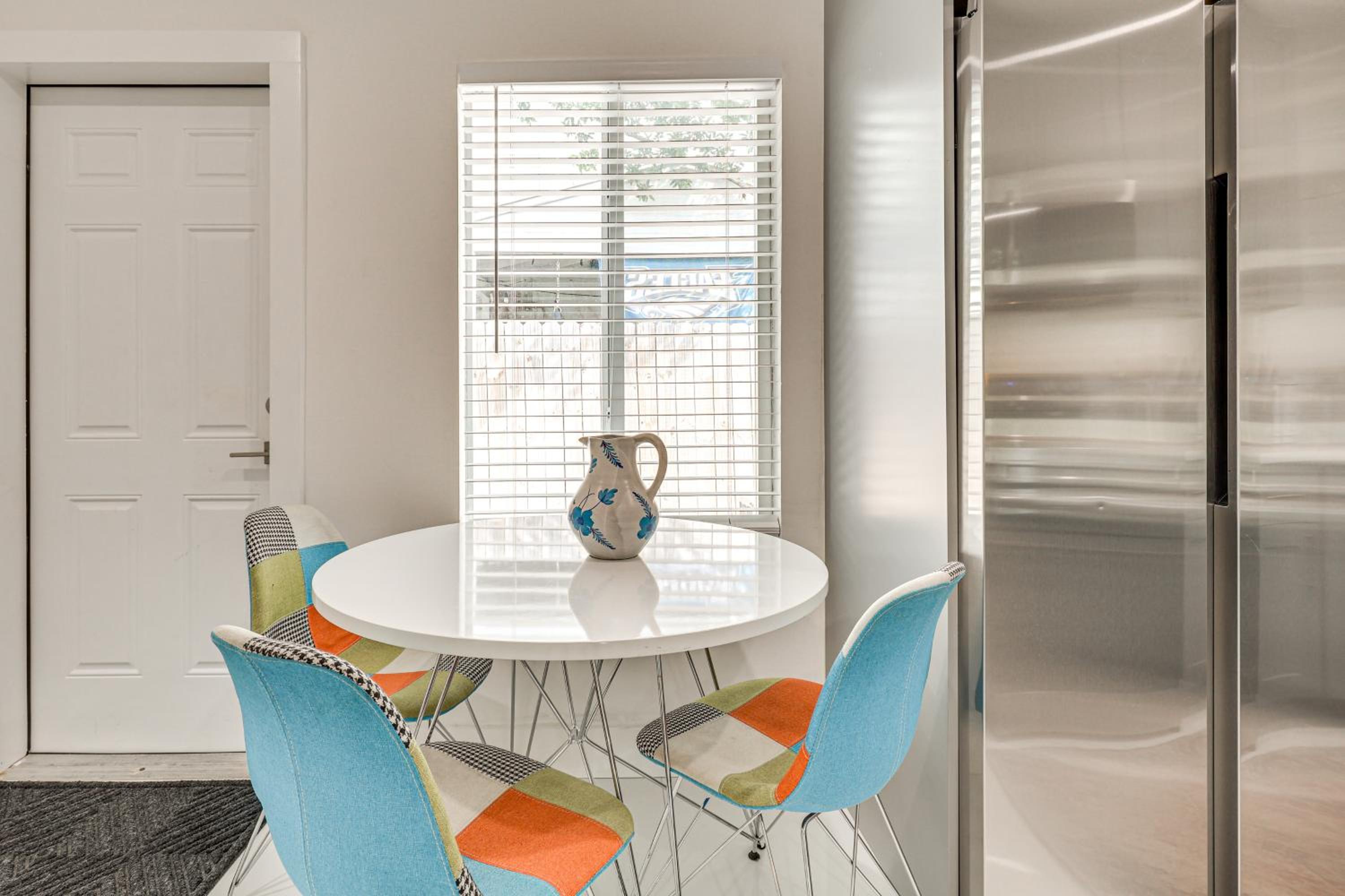 Walk to Dining and Nightlife! Chic Apt Near Las Olas