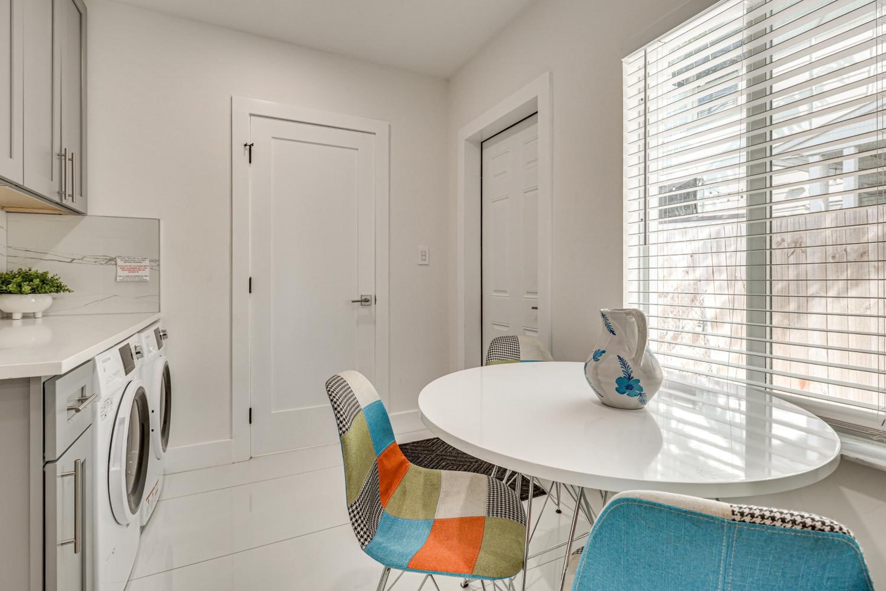 Walk to Dining and Nightlife! Chic Apt Near Las Olas