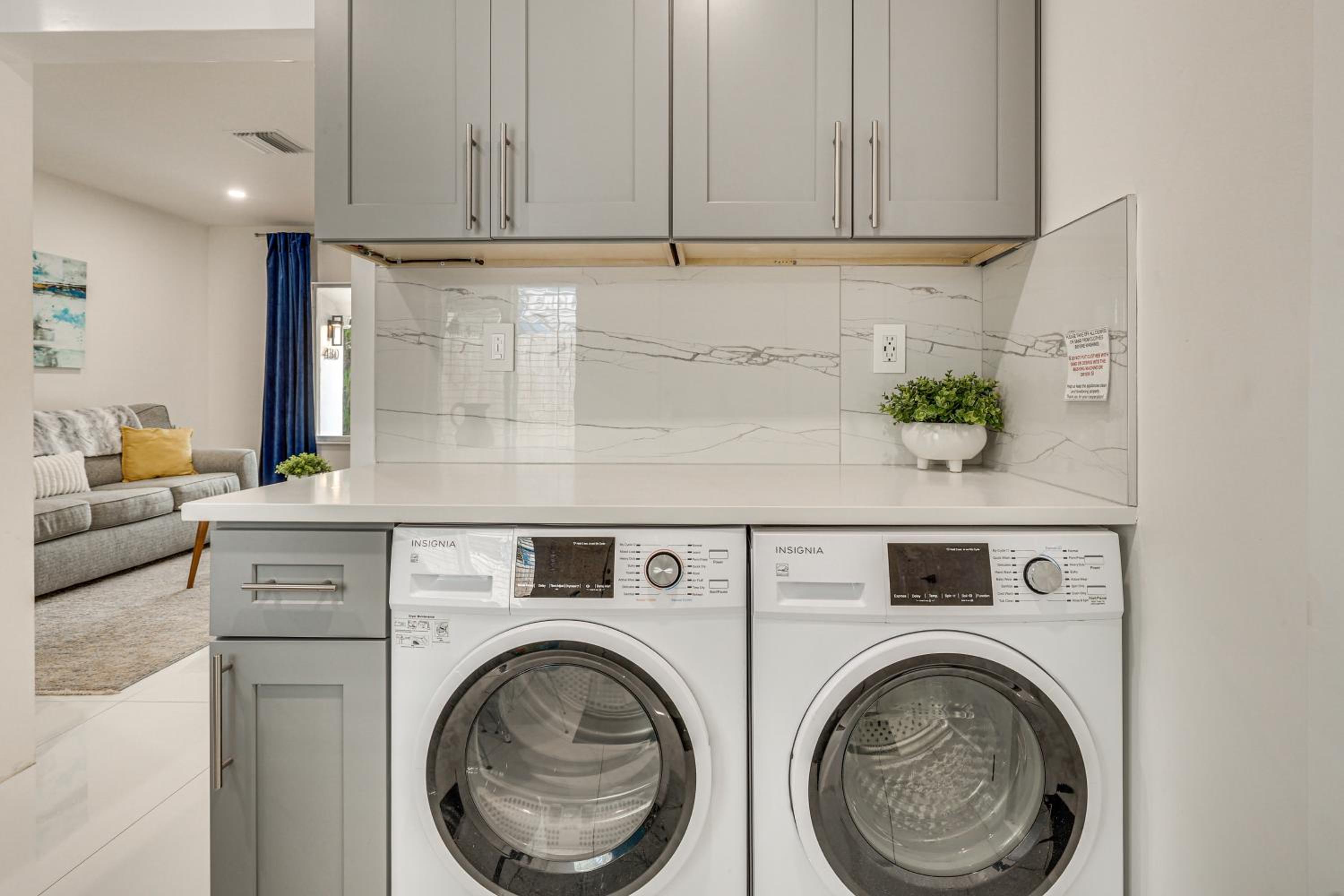 Walk to Dining and Nightlife! Chic Apt Near Las Olas
