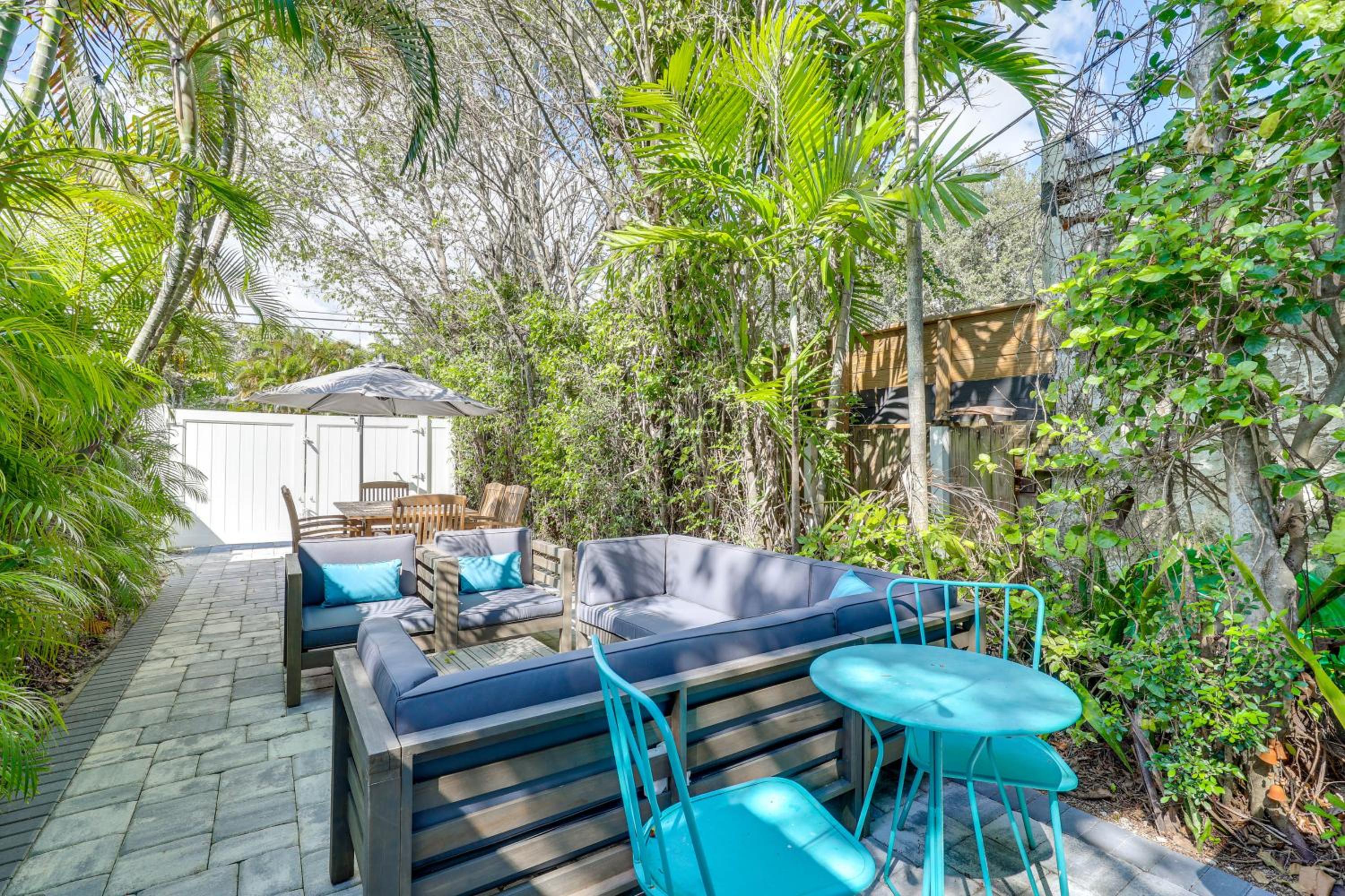 Walk to Dining and Nightlife! Chic Apt Near Las Olas