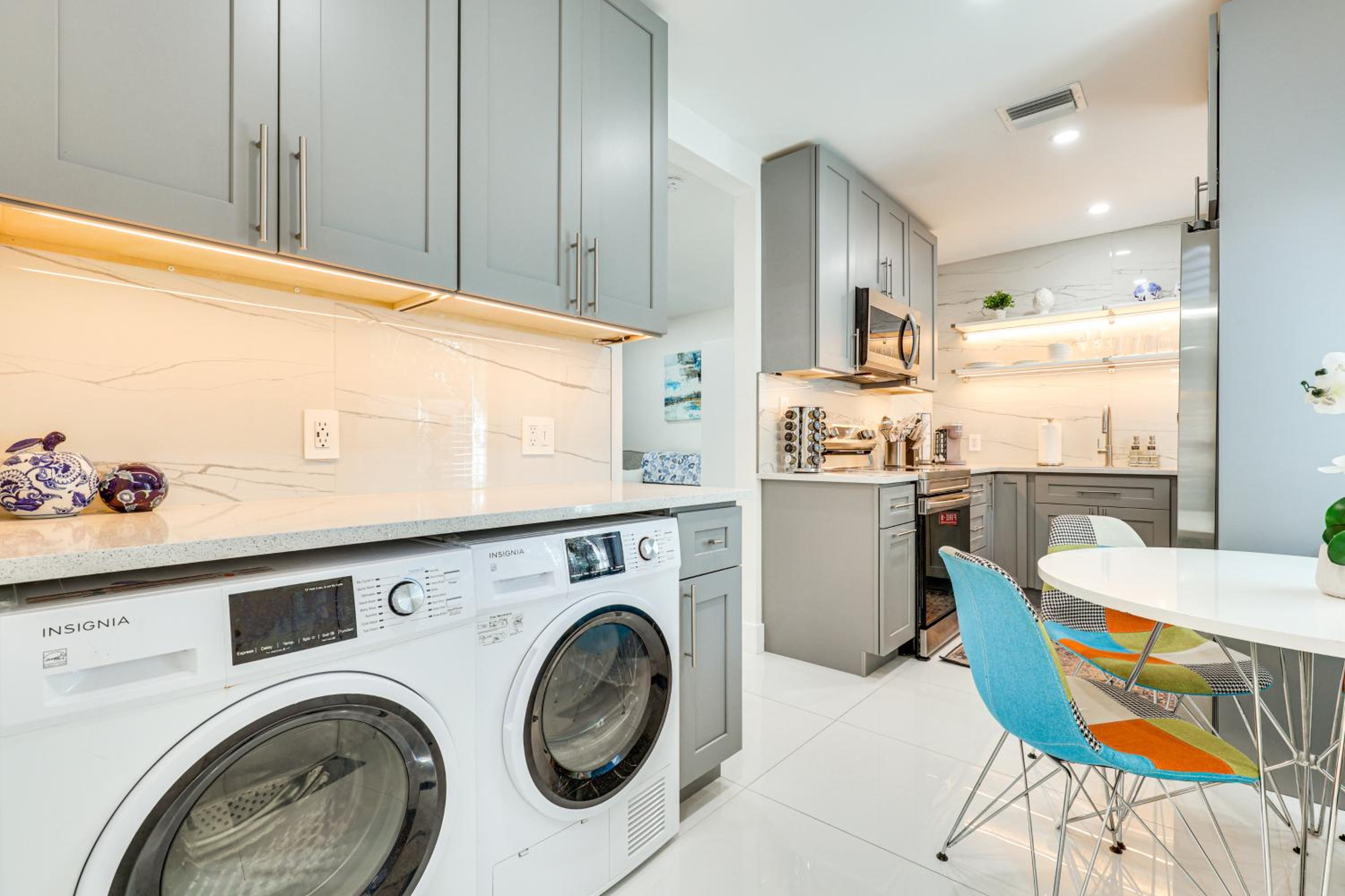 1 Mi to Las Olas Eats! Modern Apt with Shared Patio