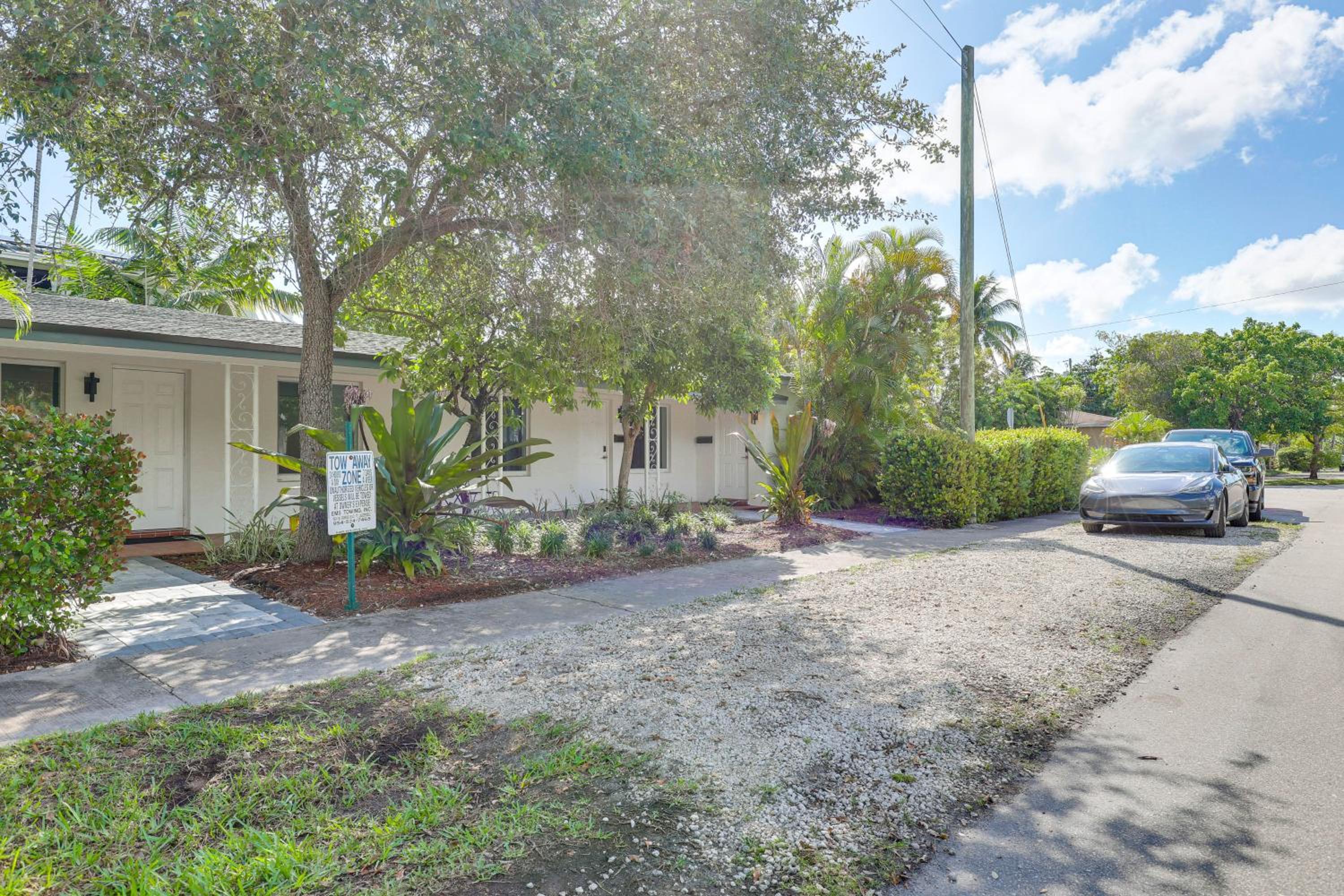 1 Mi to Las Olas Eats! Modern Apt with Shared Patio