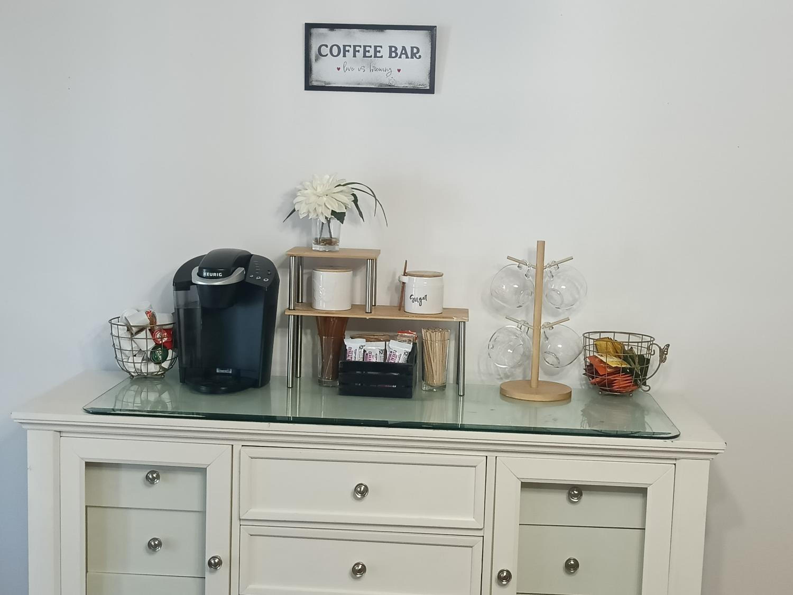 Family Friendly Upper Flat Minutes from Downtown, LCA & Ford Field