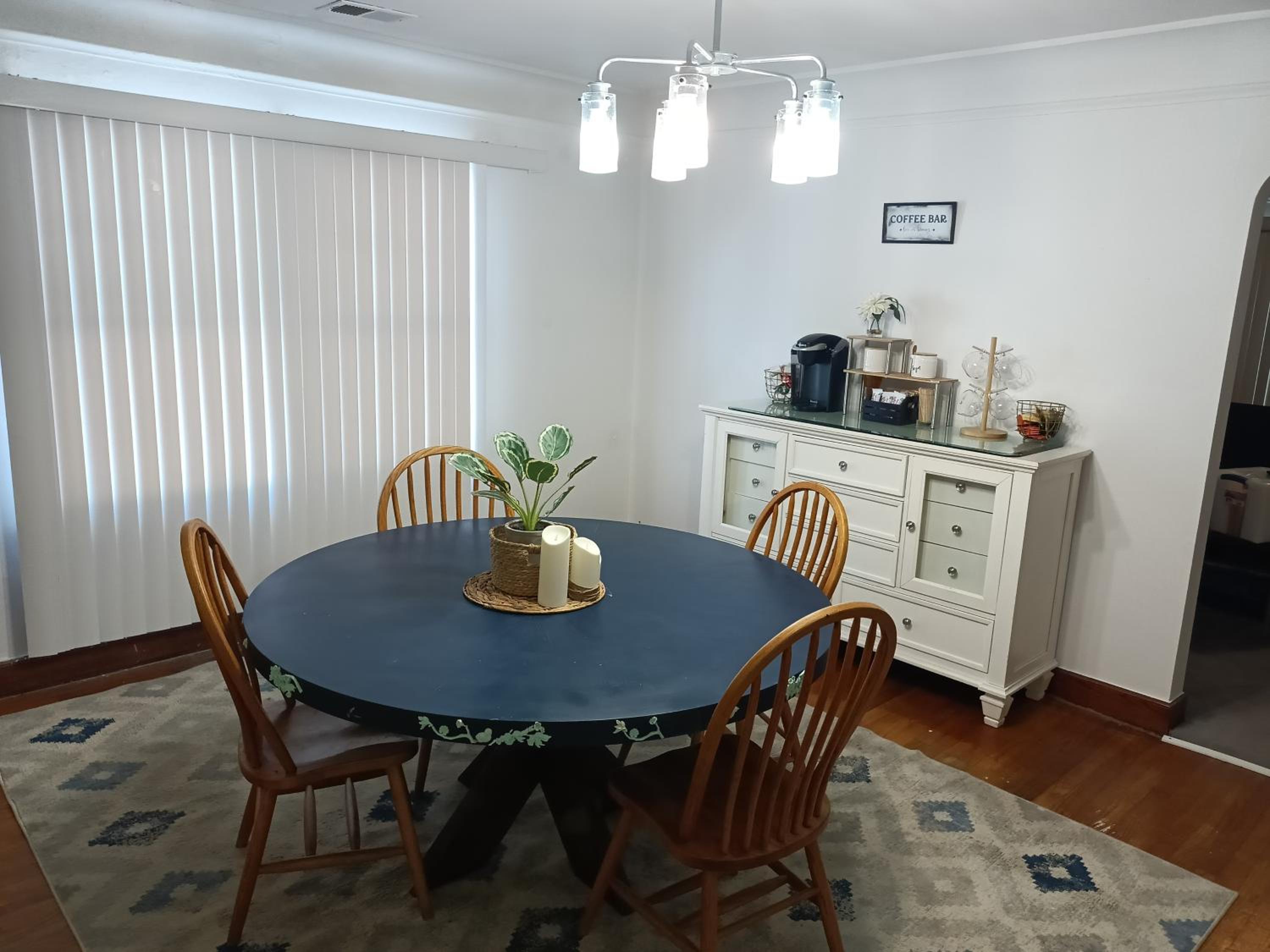 Family Friendly Upper Flat Minutes from Downtown, LCA & Ford Field