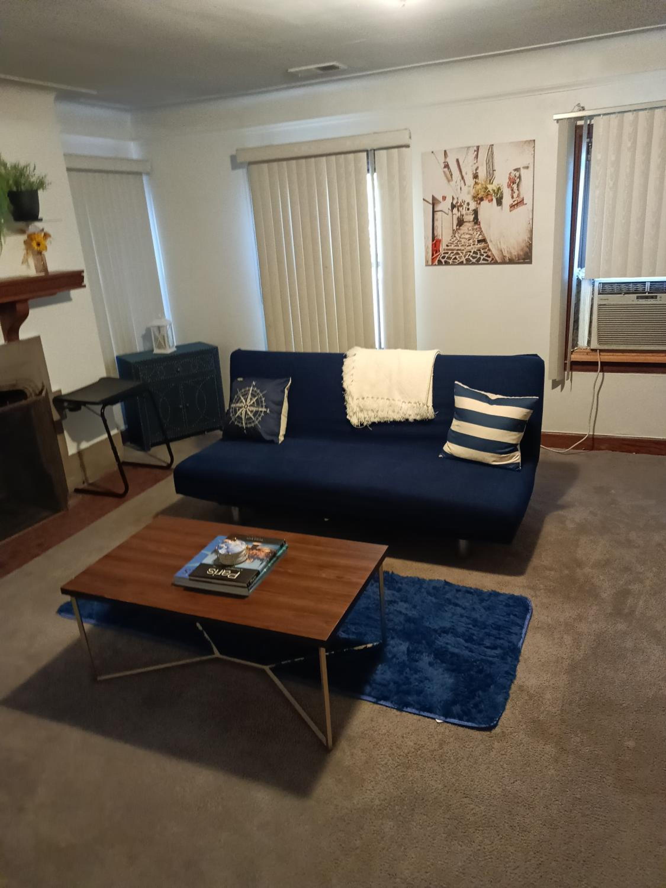 Family Friendly Upper Flat Minutes from Downtown, LCA & Ford Field