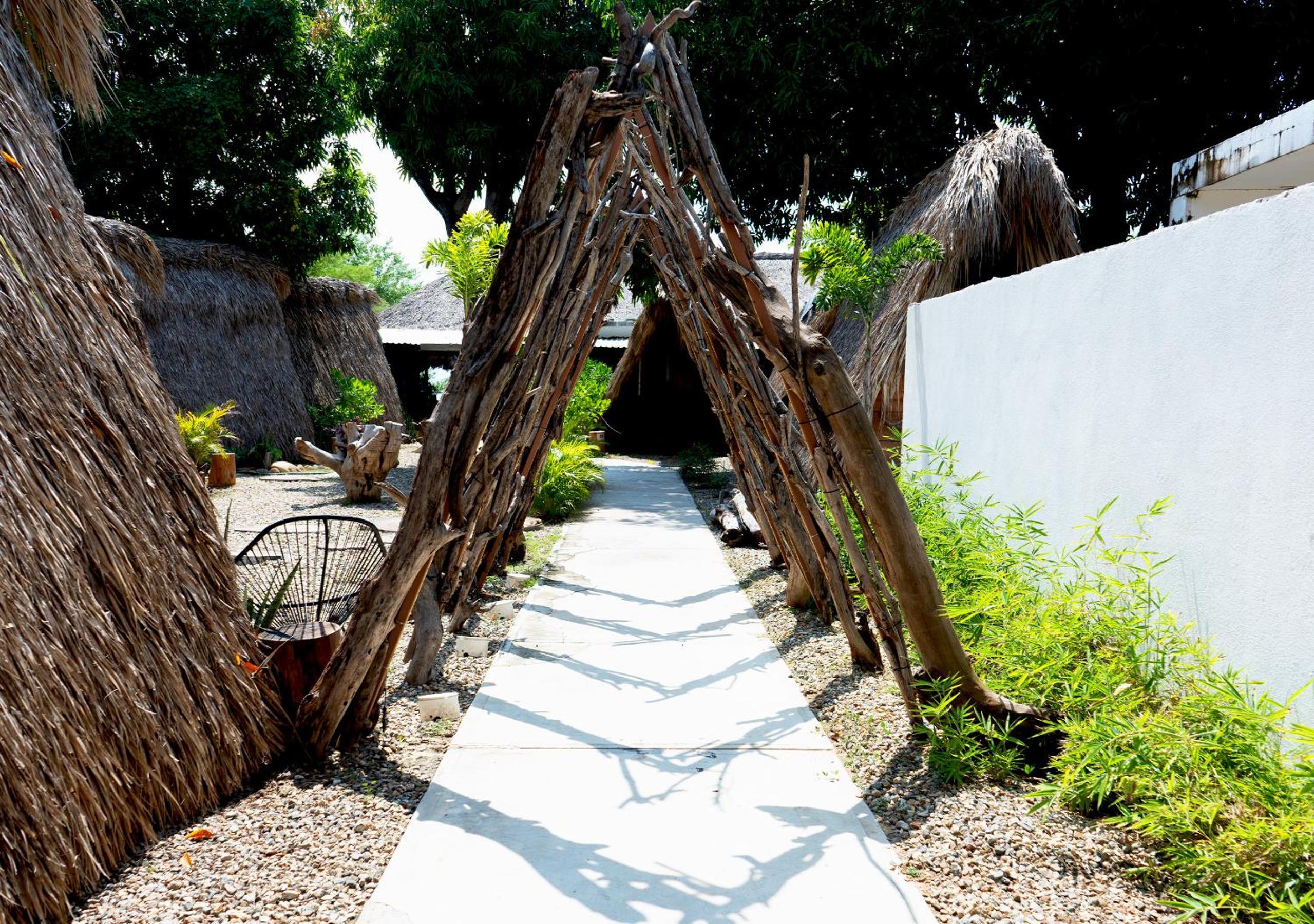 Tribu Tipis & Surf