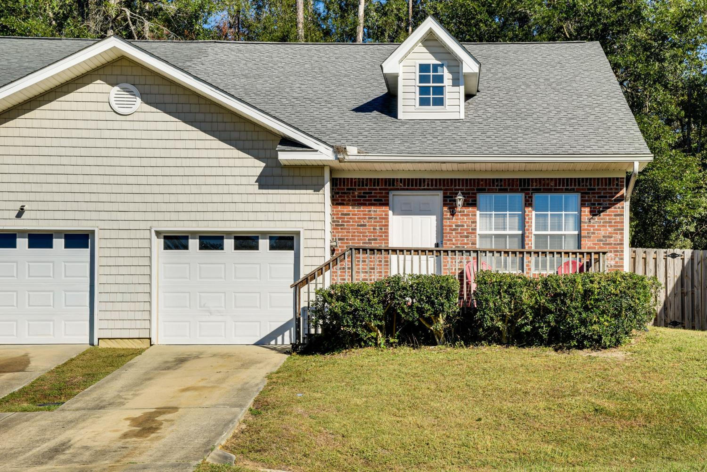 4 Mi to FSU Pet-Friendly Townhome