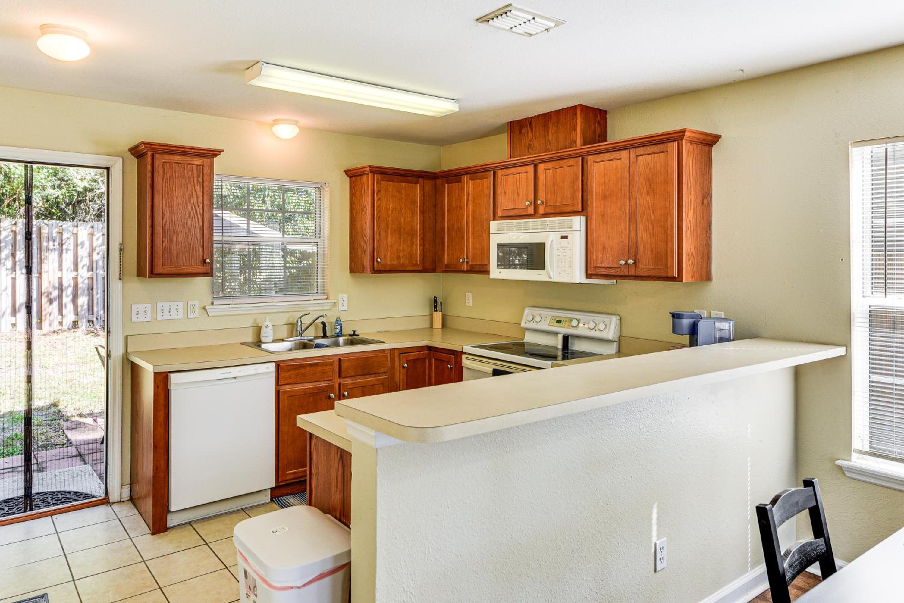 4 Mi to FSU Pet-Friendly Townhome