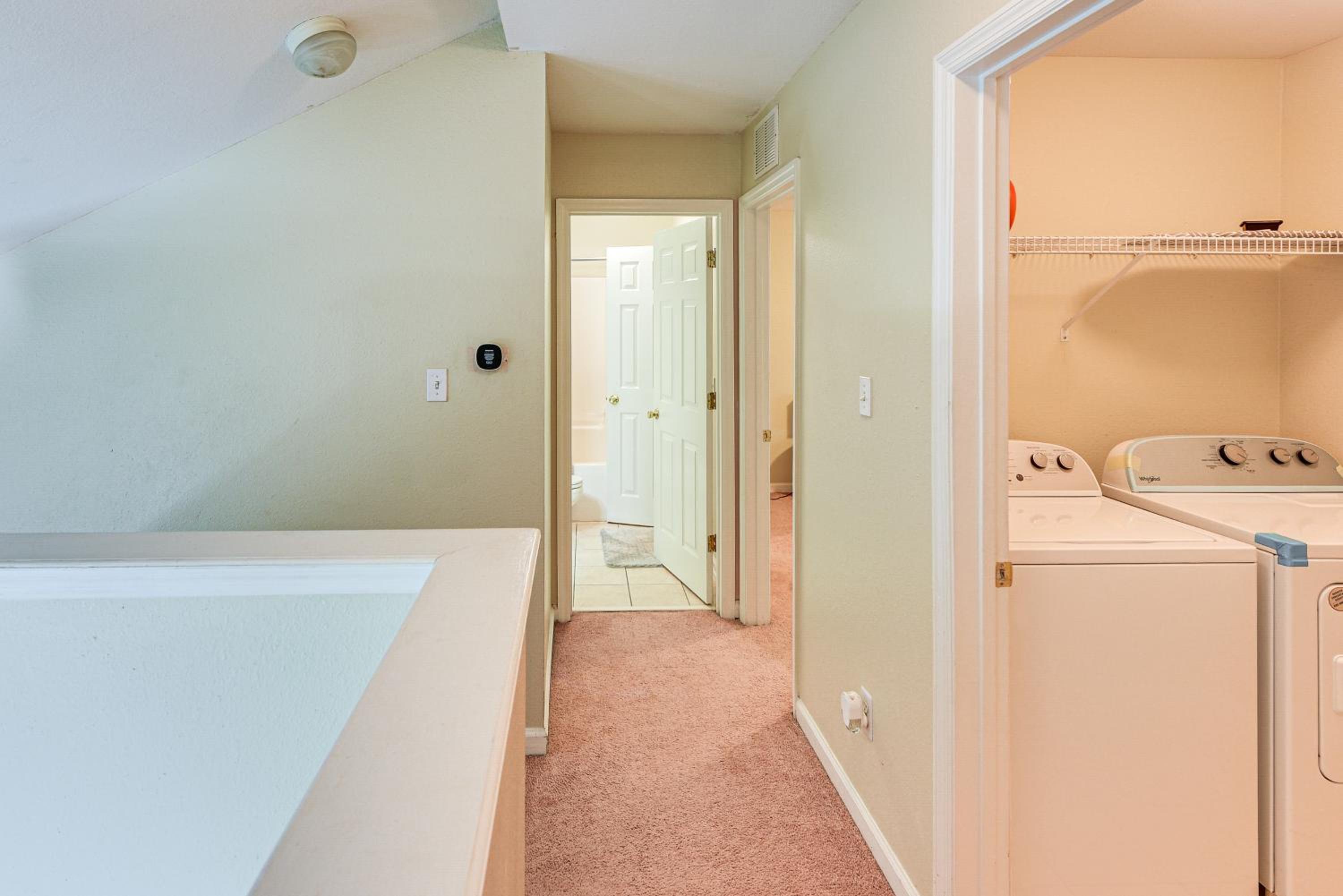 4 Mi to FSU Pet-Friendly Townhome