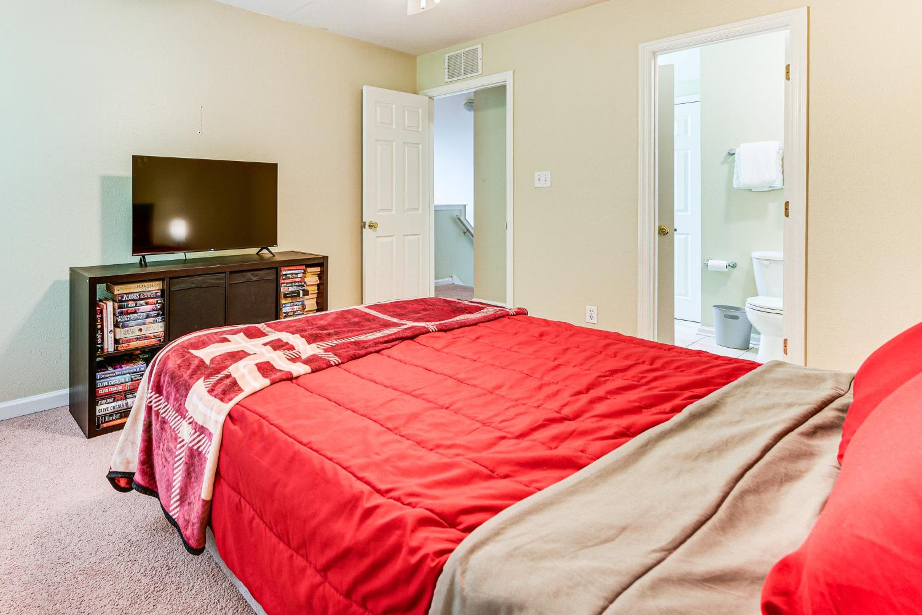 4 Mi to FSU Pet-Friendly Townhome