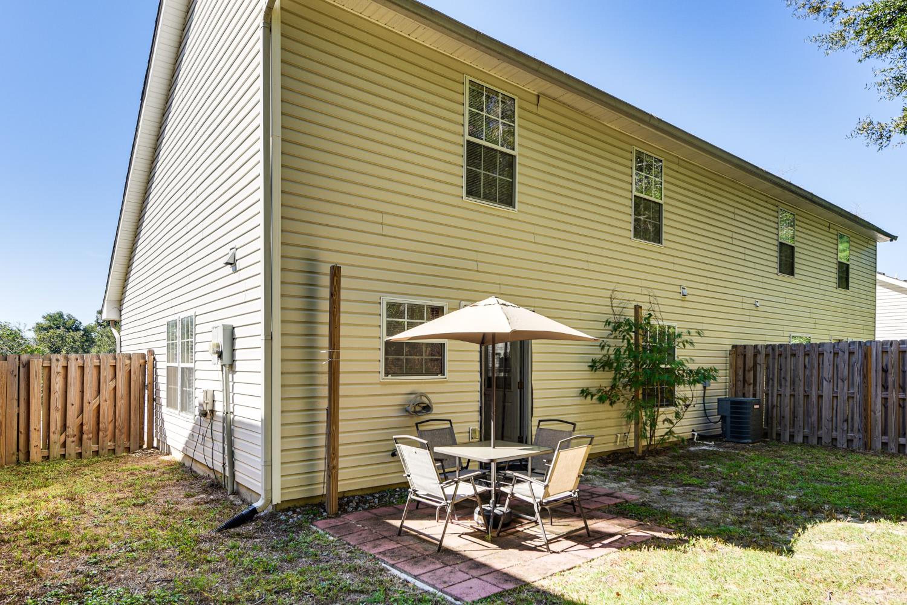 4 Mi to FSU Pet-Friendly Townhome