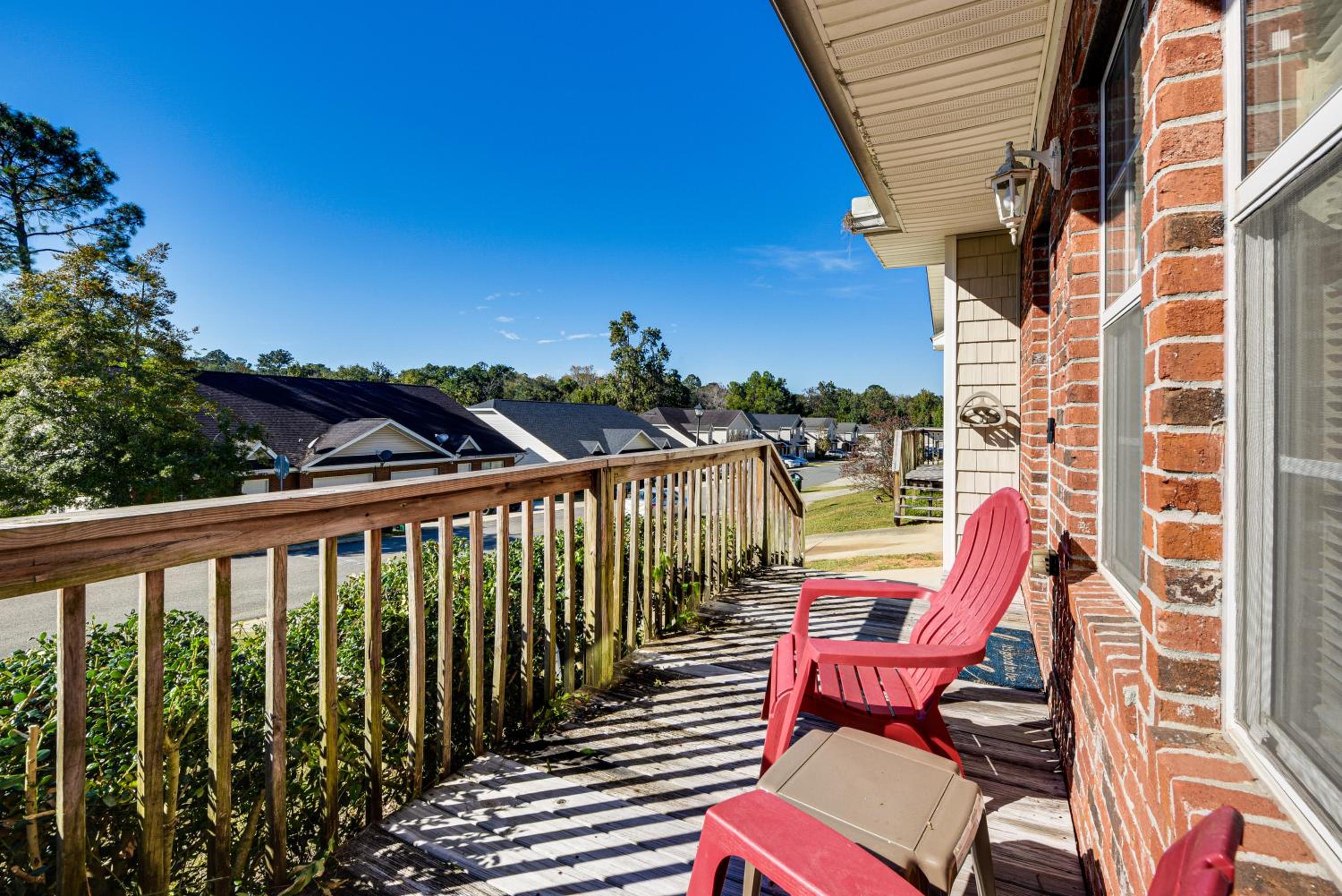 4 Mi to FSU Pet-Friendly Townhome