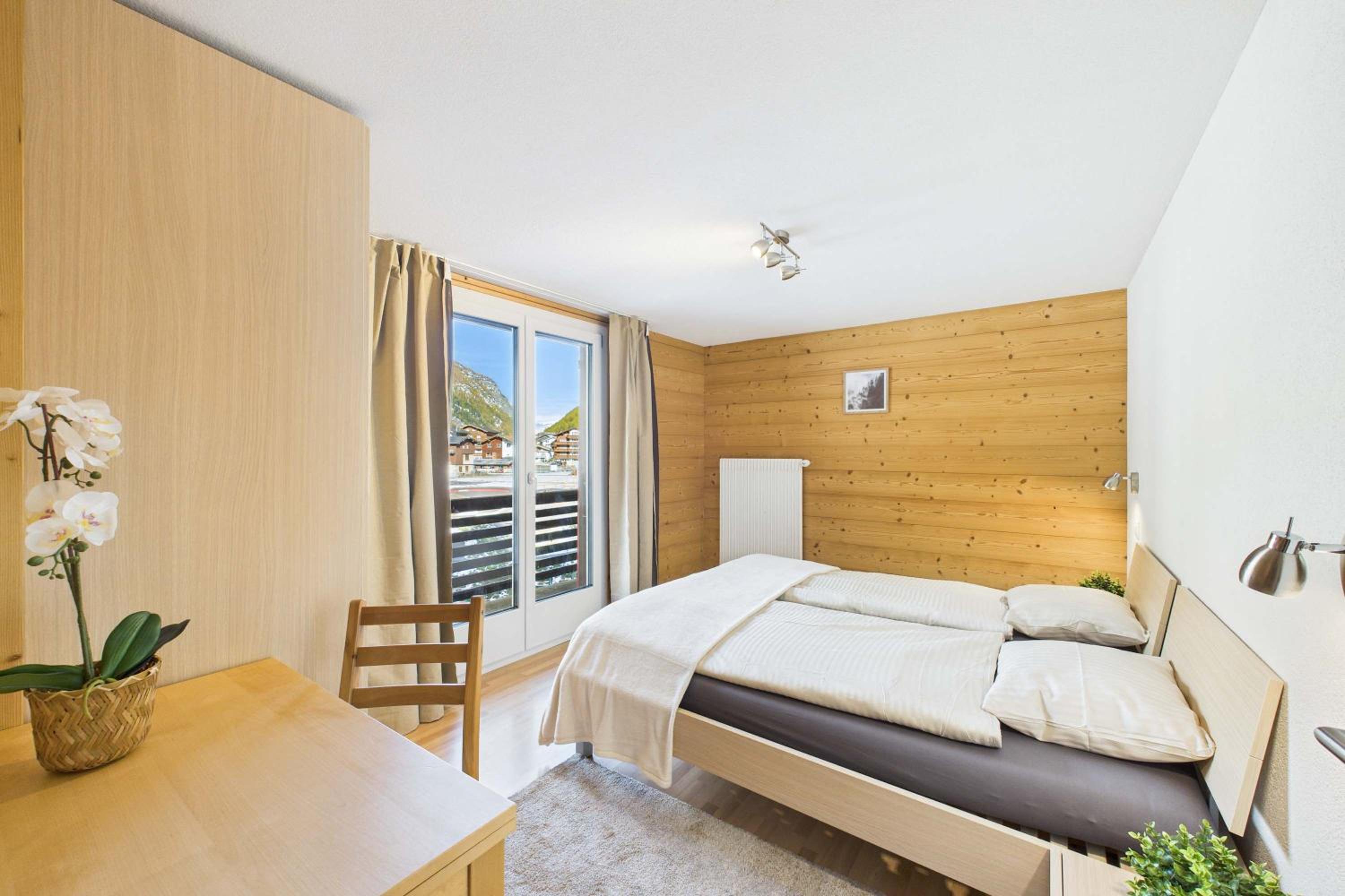 Family-friendly apartment with mountain views