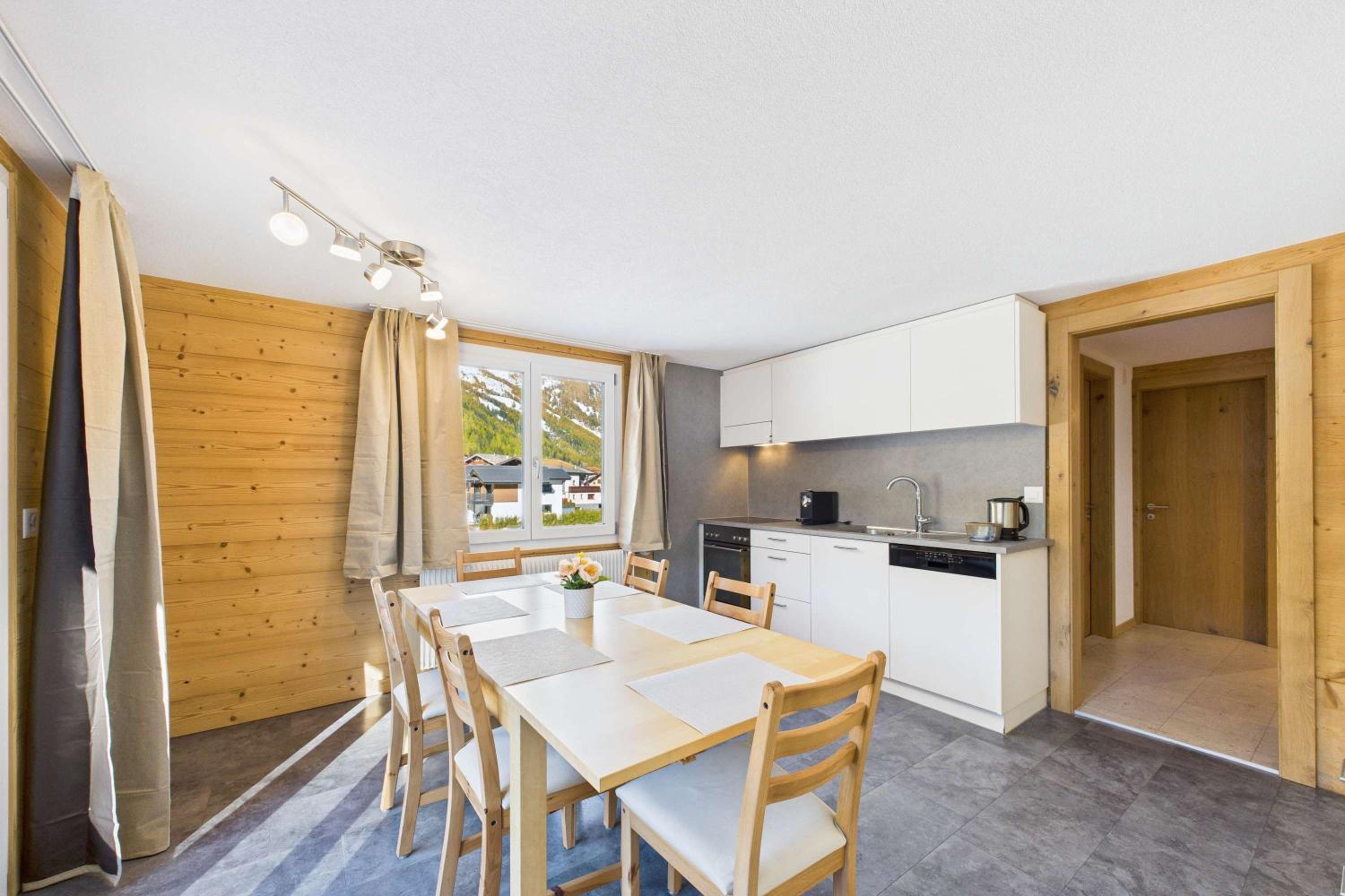 Family-friendly apartment with mountain views