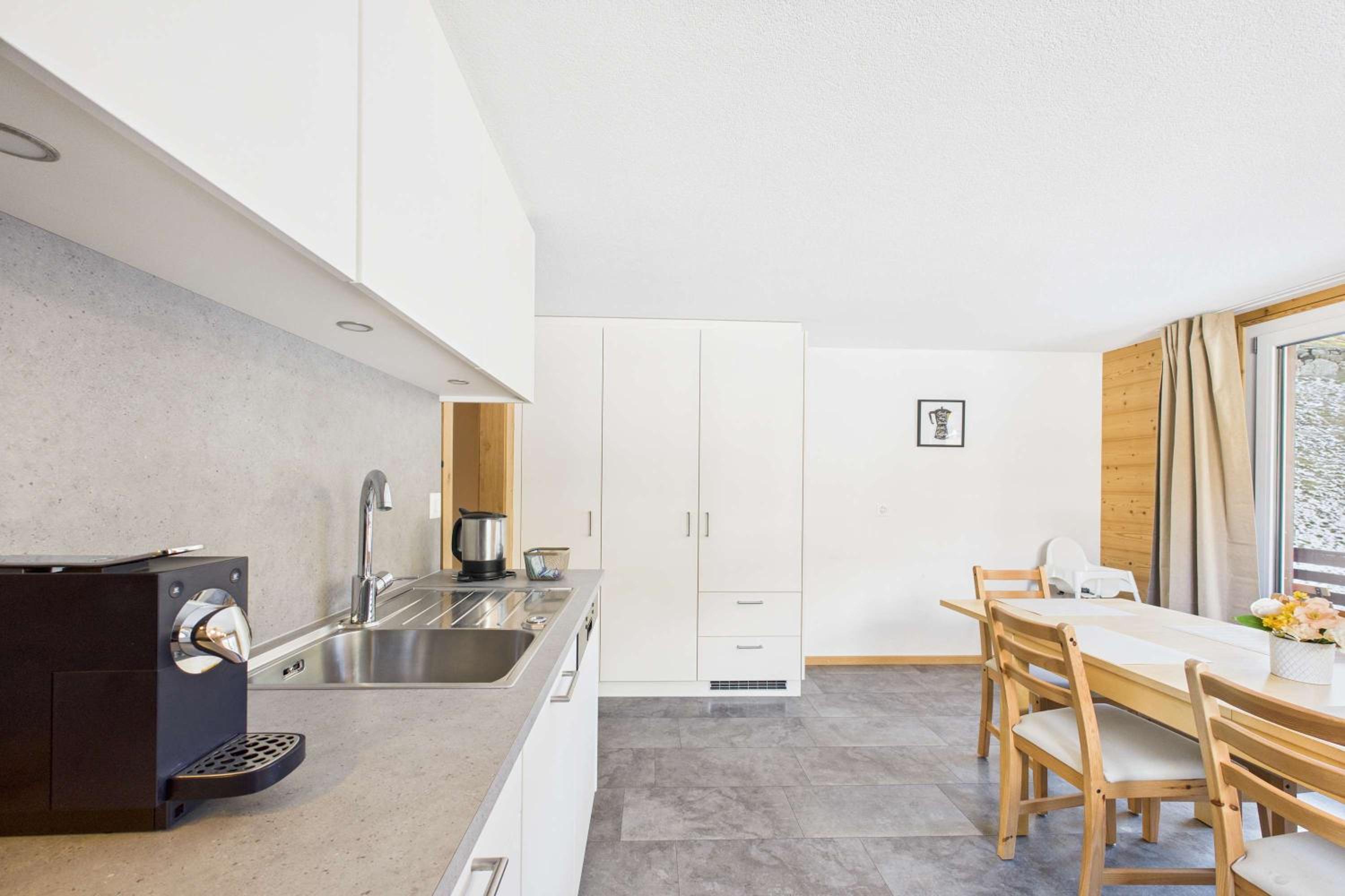 Family-friendly apartment with mountain views