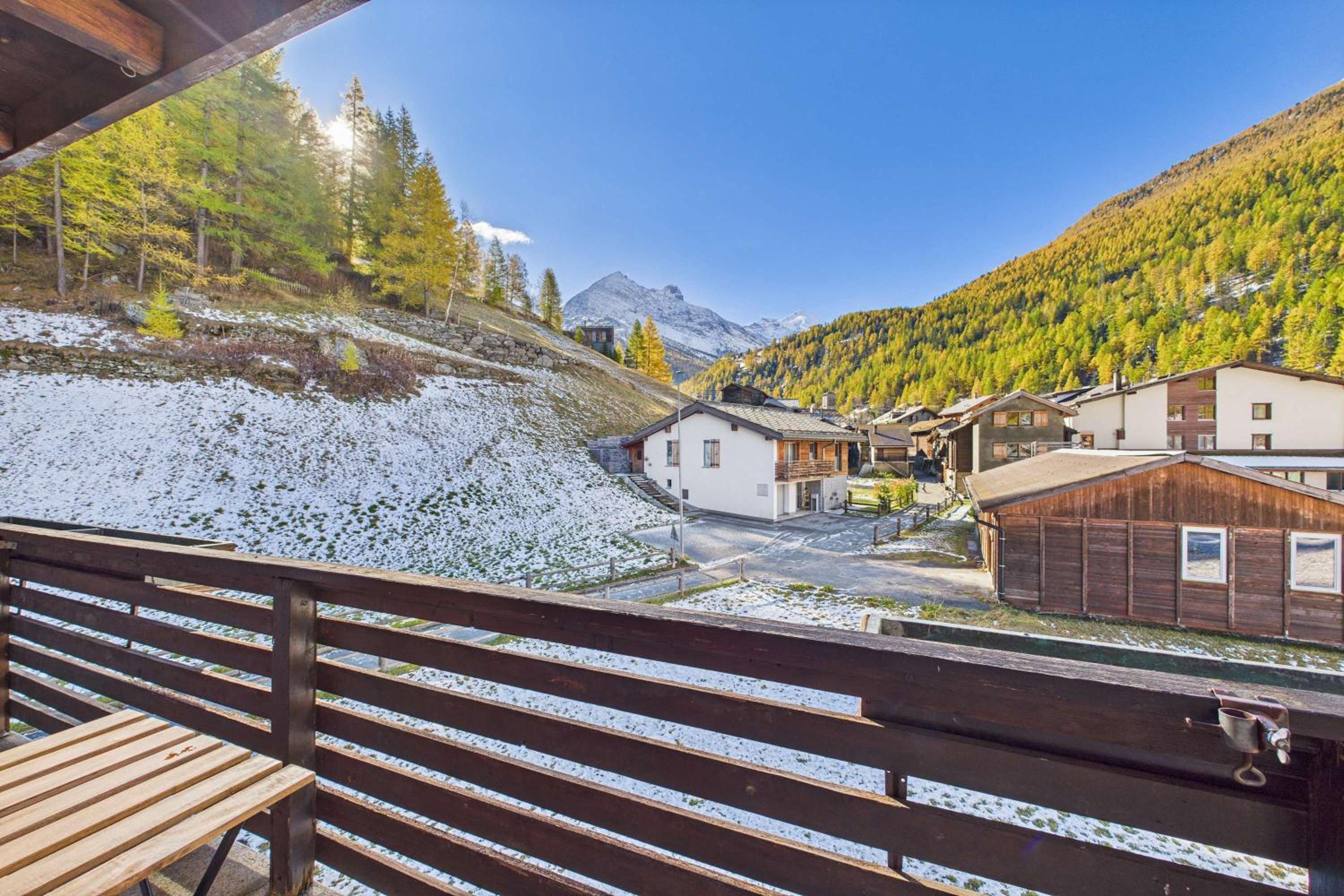 Family-friendly apartment with mountain views