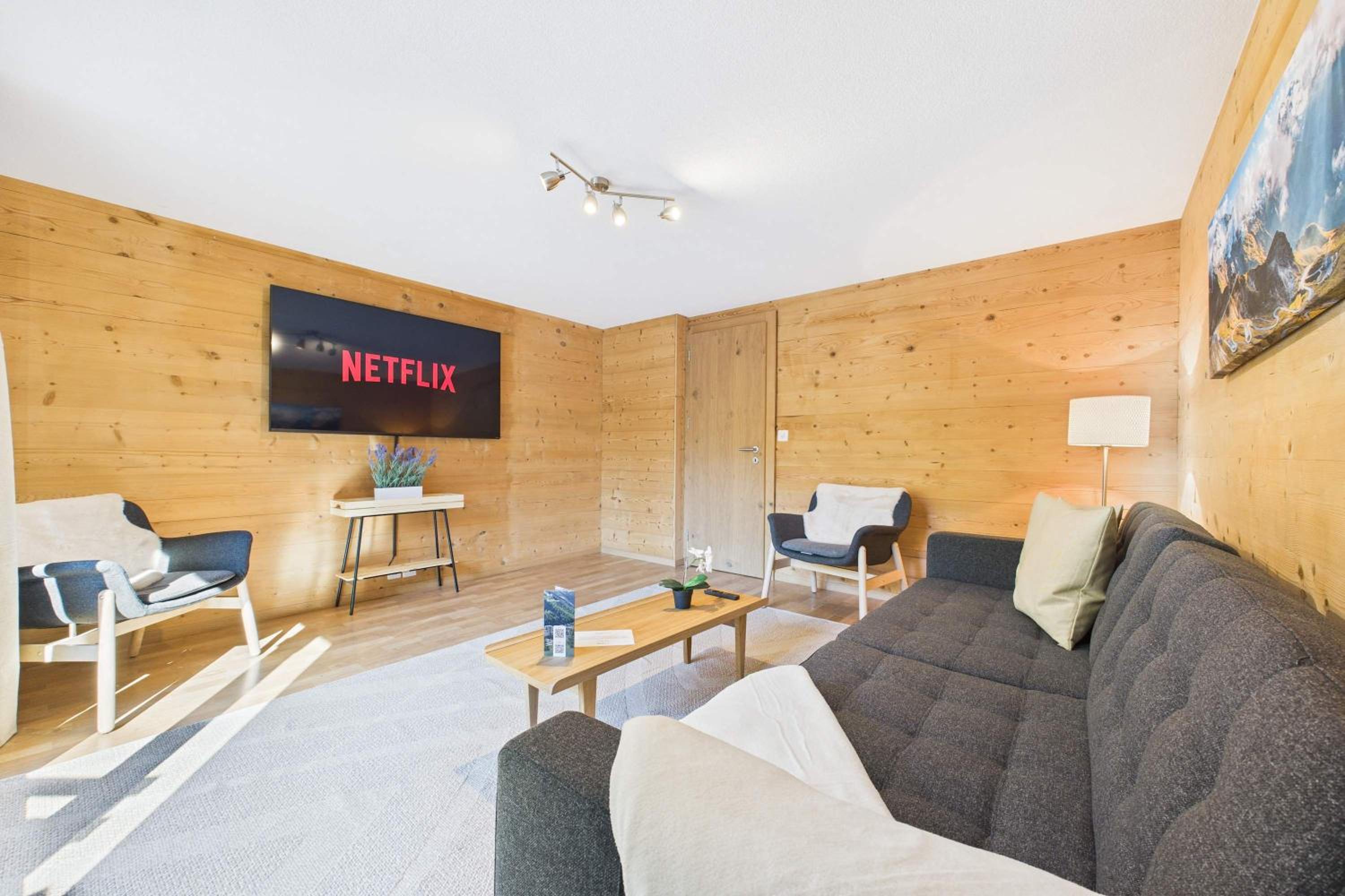 Family-friendly apartment with mountain views