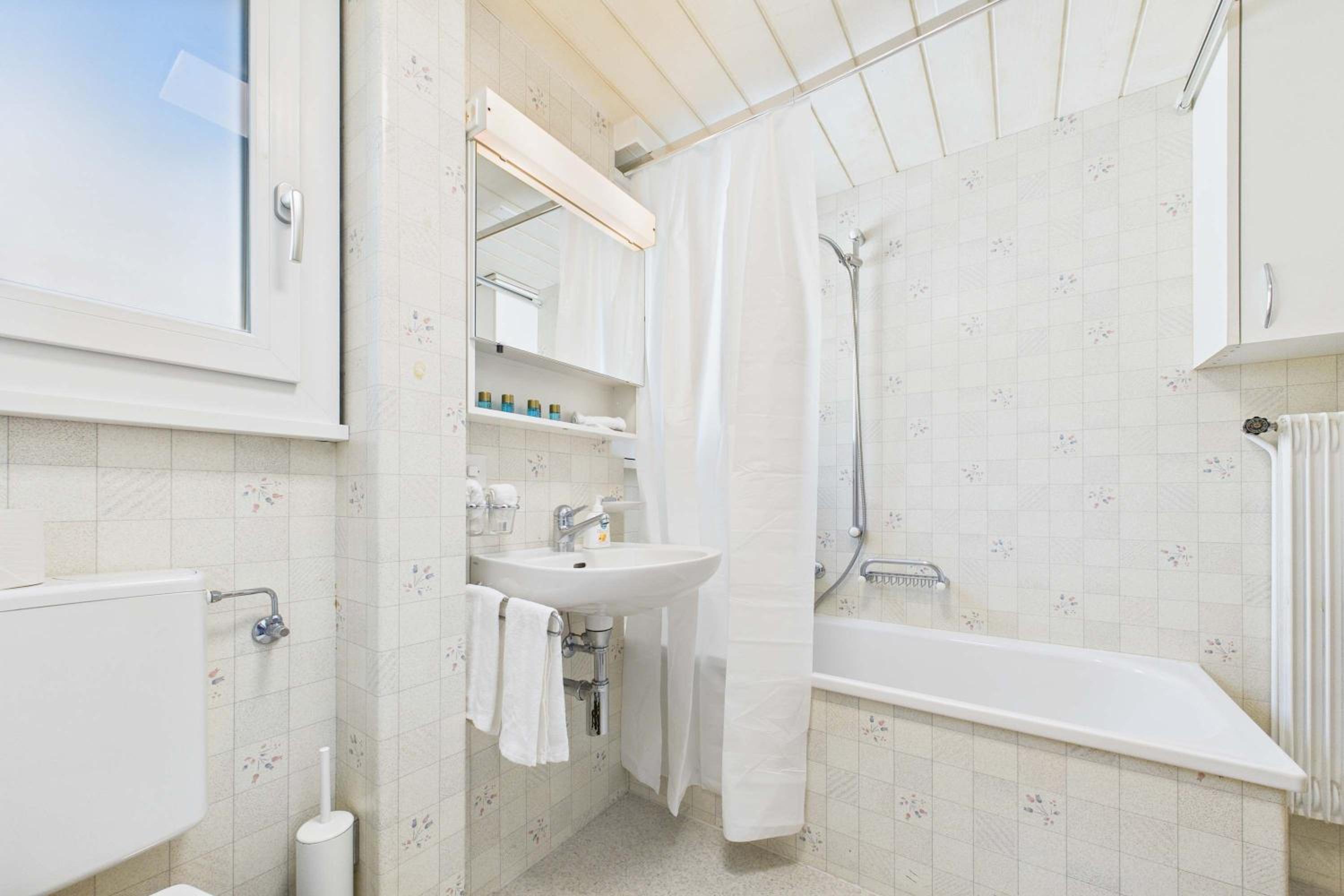 Family-friendly apartment with mountain views