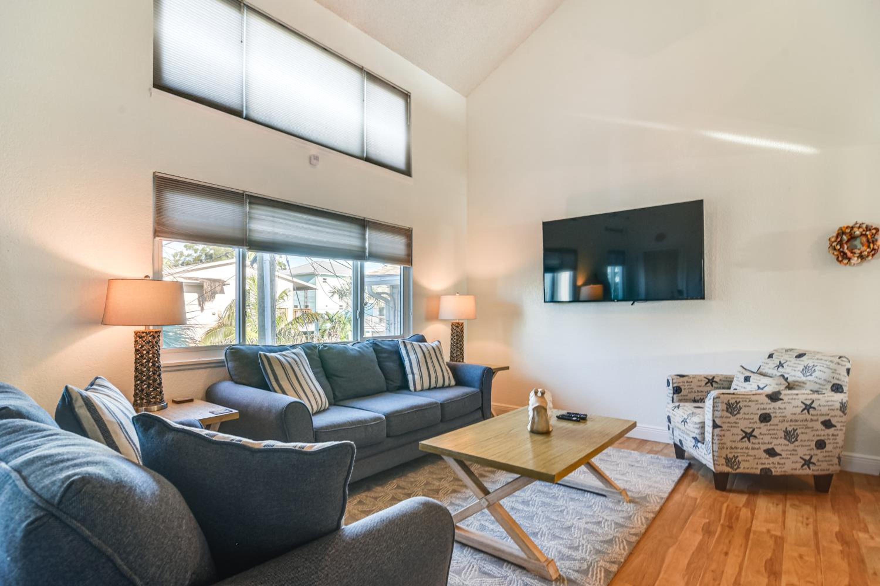 1 Block to Sunset Beach Dog-Friendly Family Home