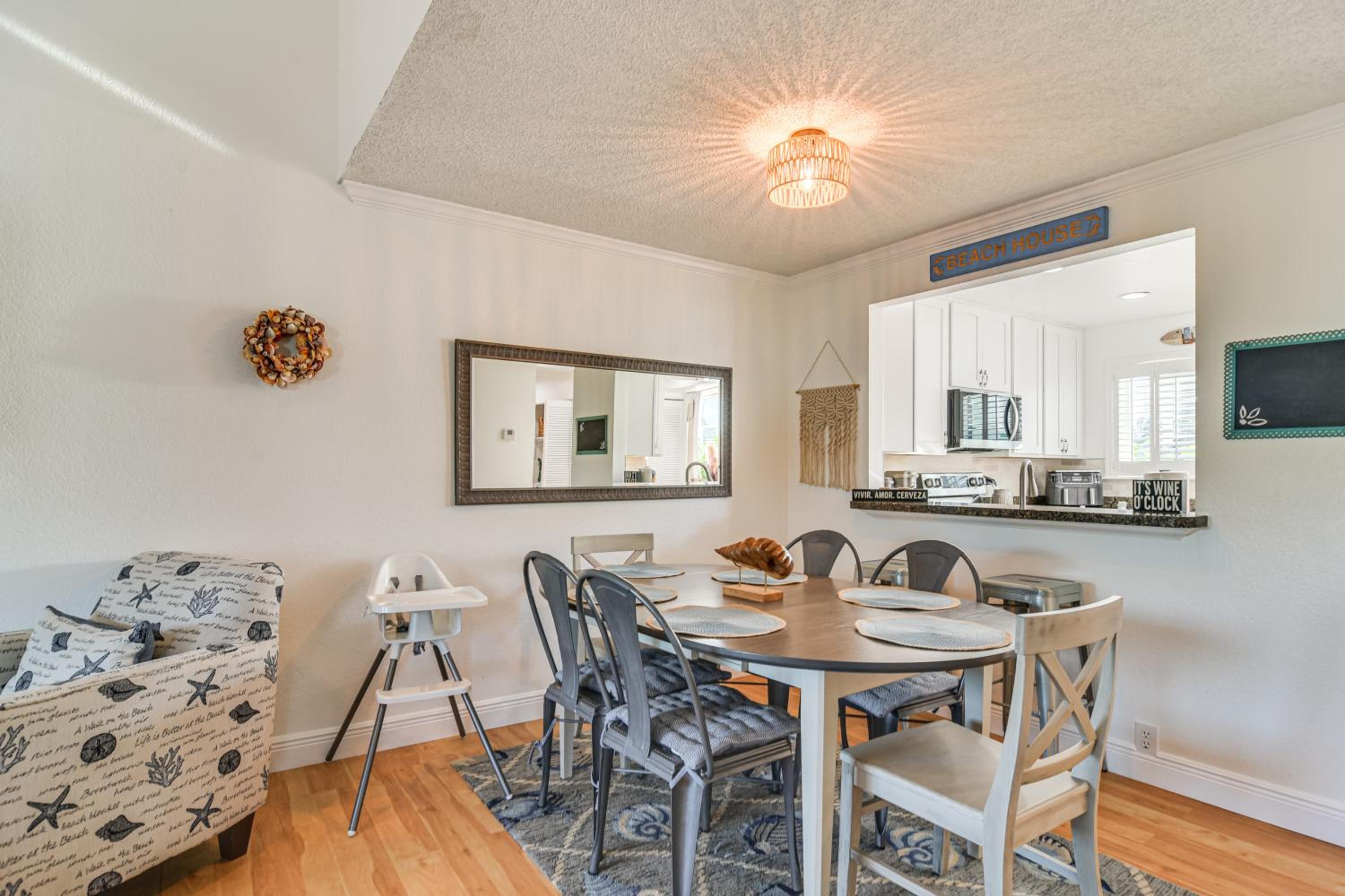 1 Block to Sunset Beach Dog-Friendly Family Home