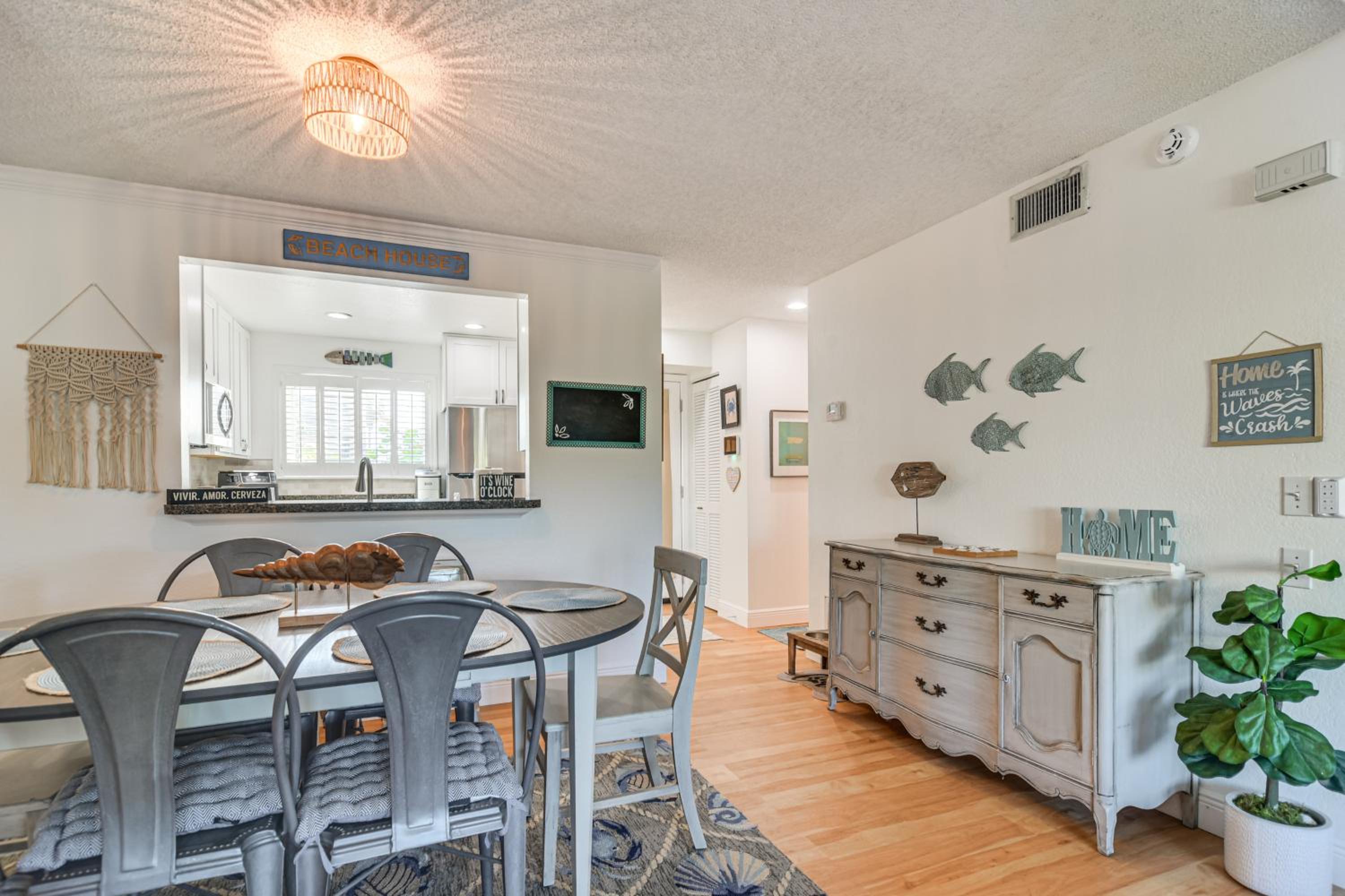 1 Block to Sunset Beach Dog-Friendly Family Home