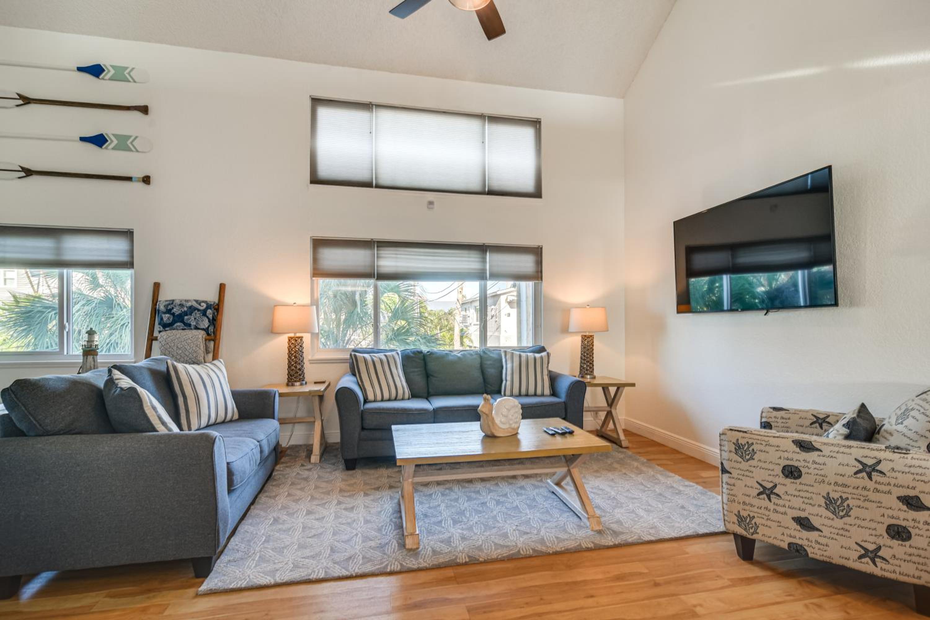 1 Block to Sunset Beach Dog-Friendly Family Home