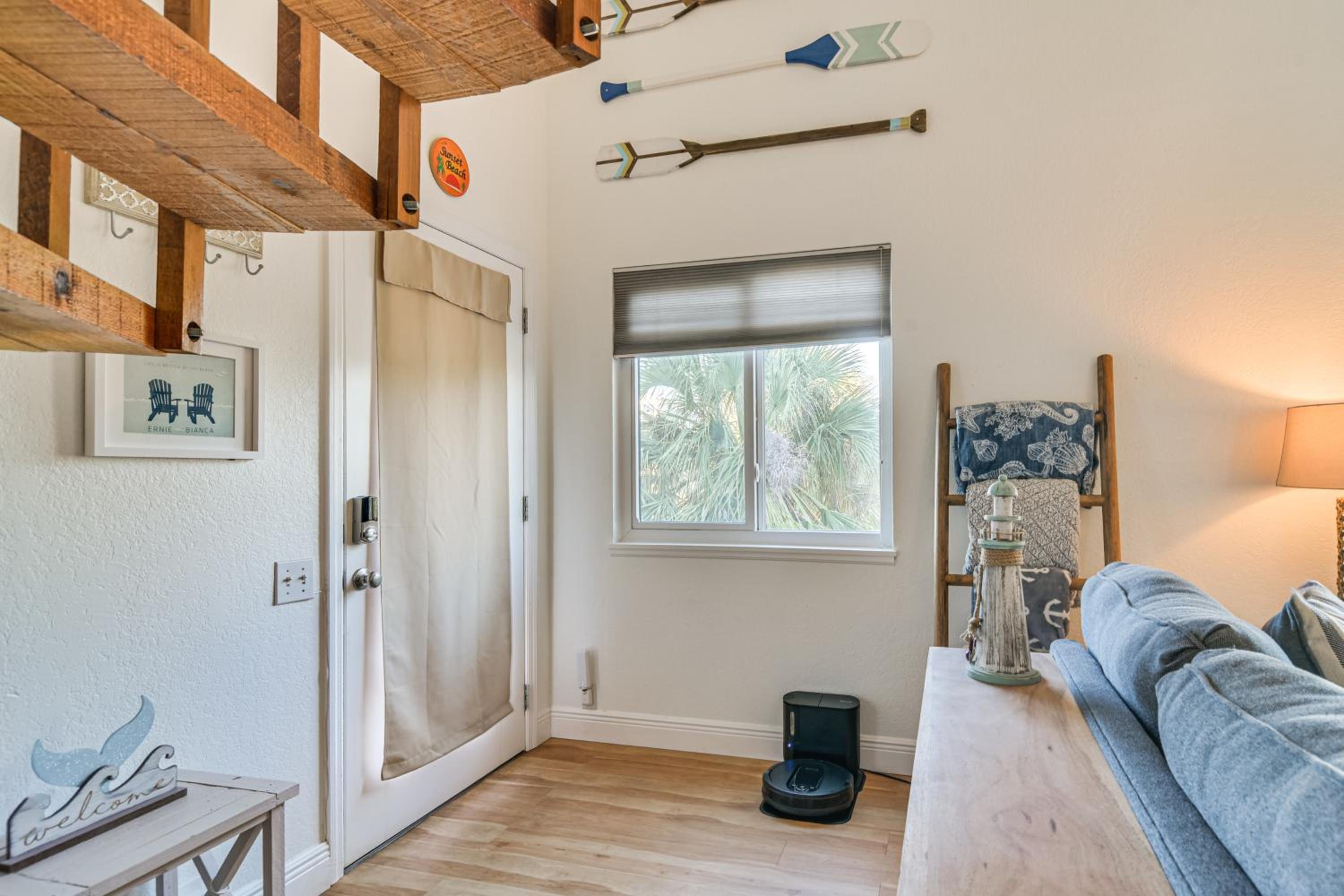 1 Block to Sunset Beach Dog-Friendly Family Home