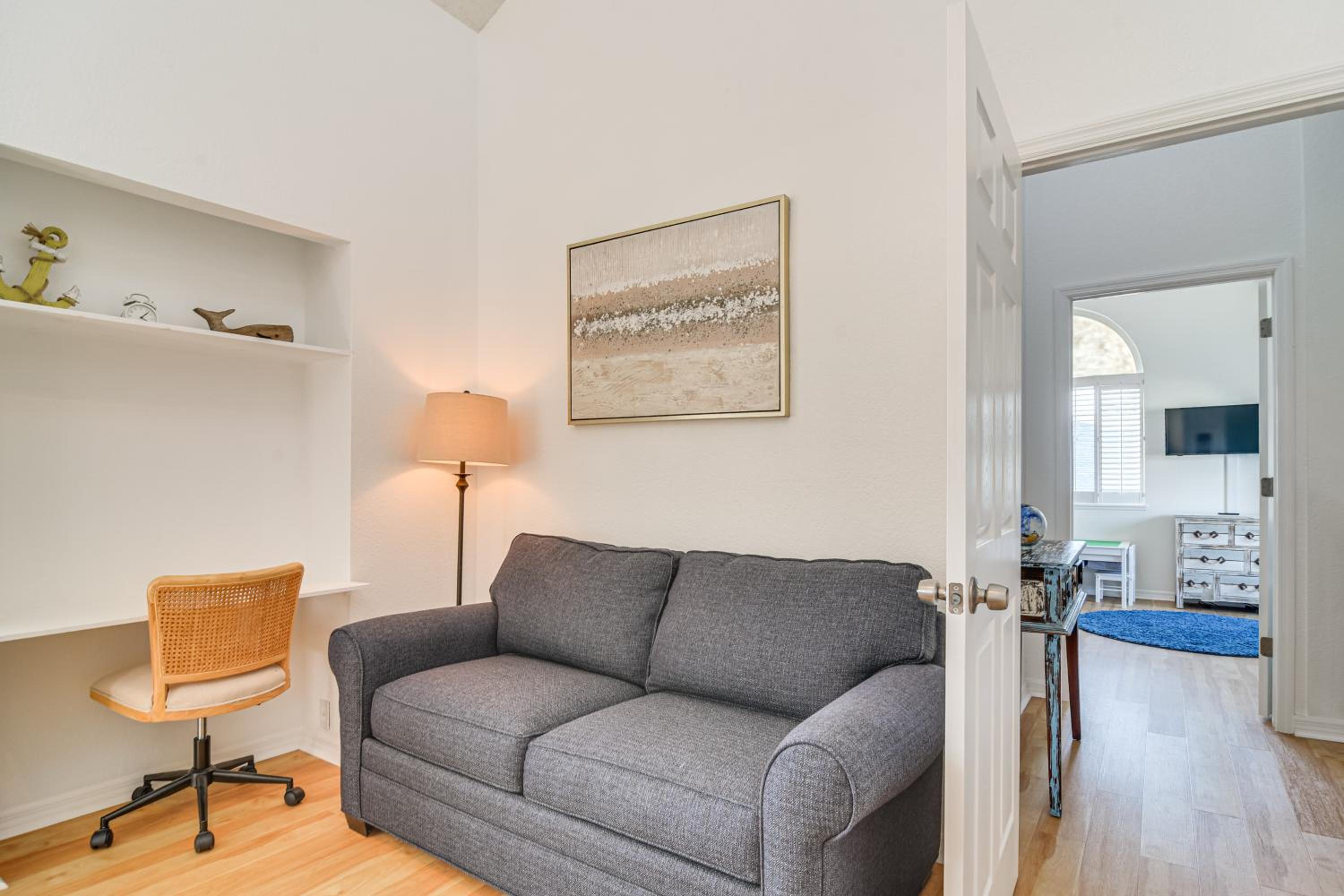 1 Block to Sunset Beach Dog-Friendly Family Home