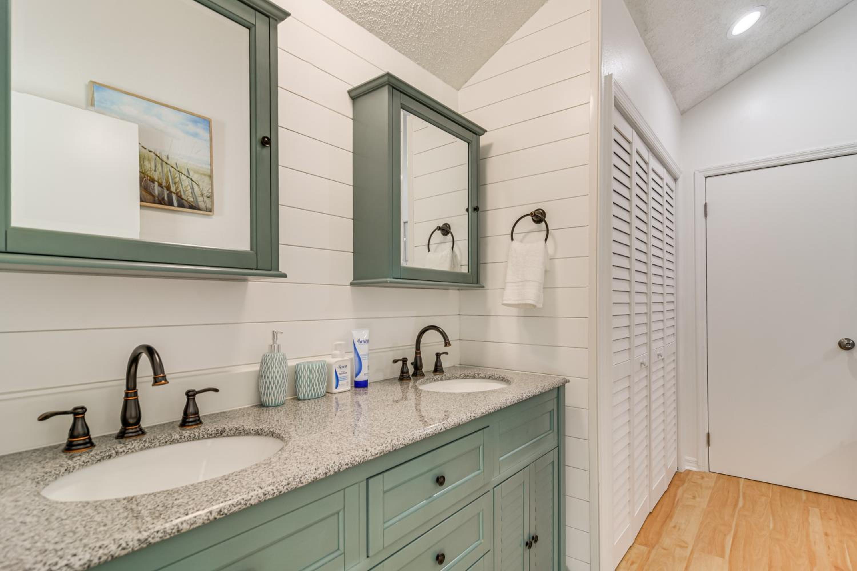 1 Block to Sunset Beach Dog-Friendly Family Home