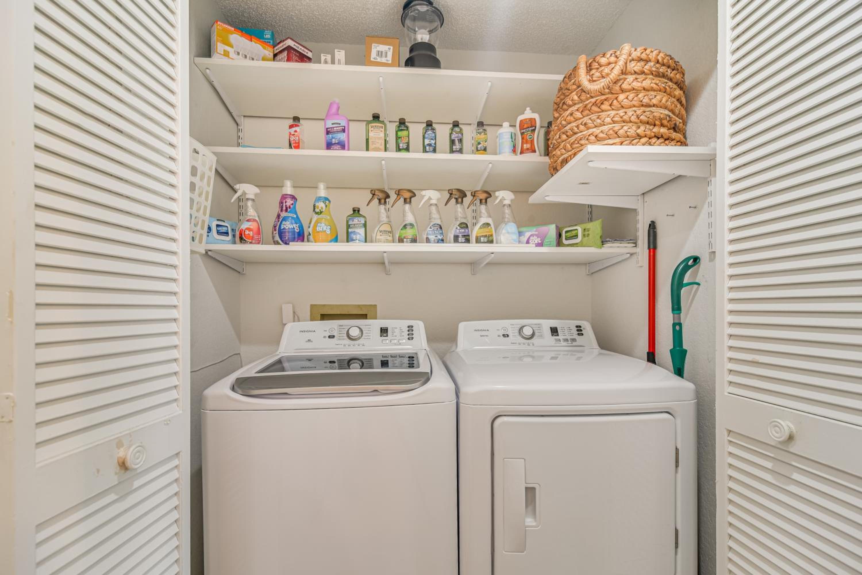 1 Block to Sunset Beach Dog-Friendly Family Home