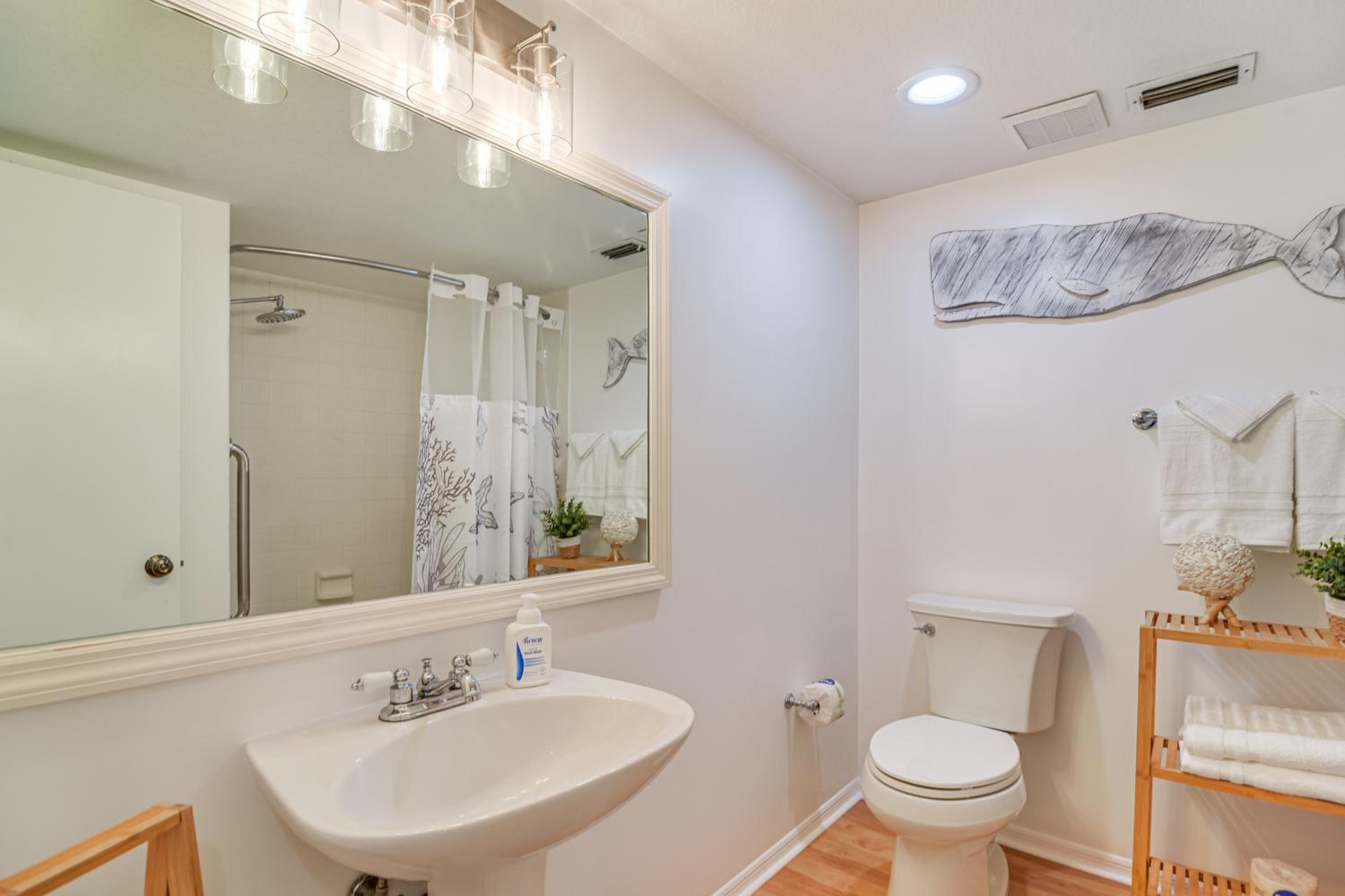 1 Block to Sunset Beach Dog-Friendly Family Home