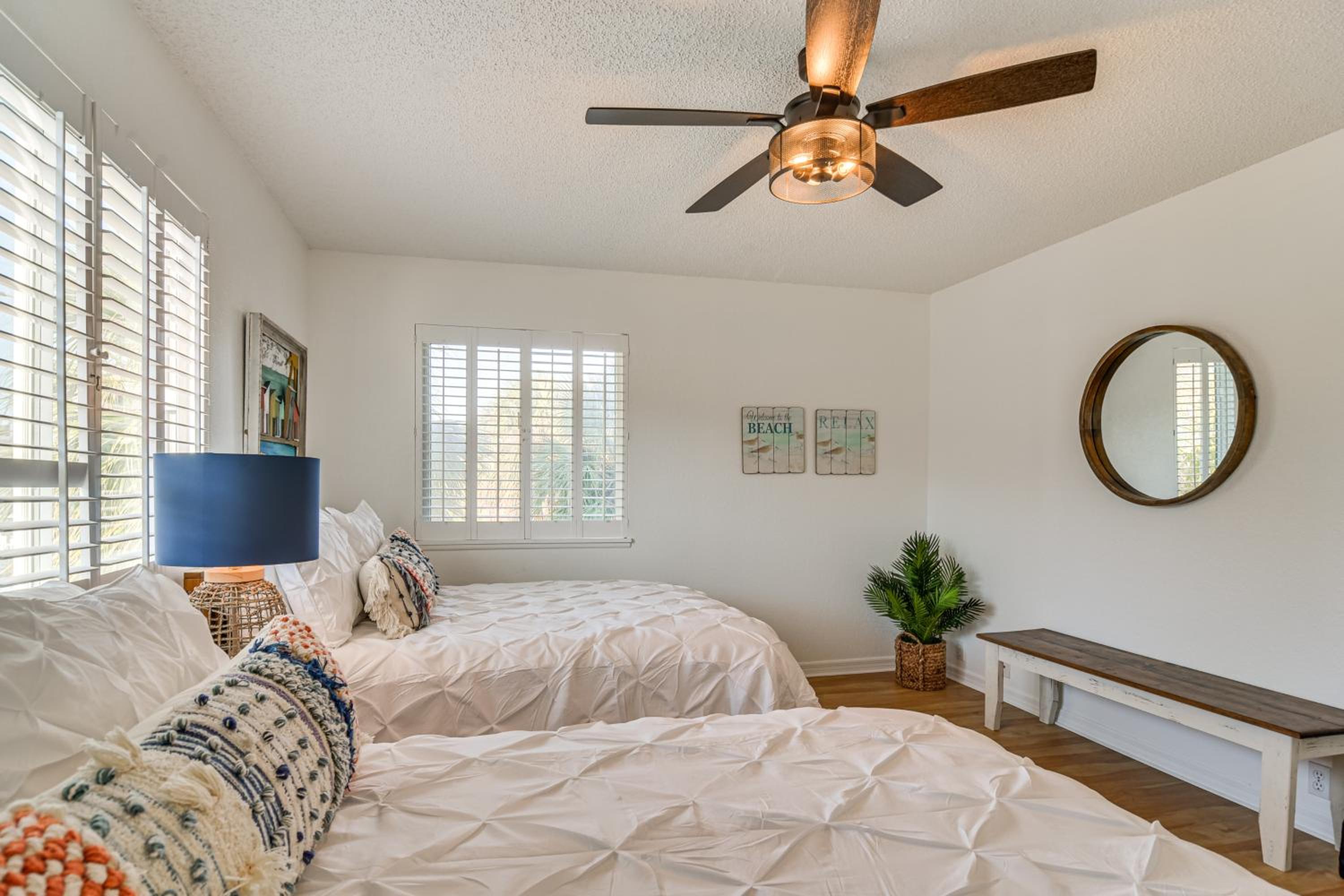 1 Block to Sunset Beach Dog-Friendly Family Home