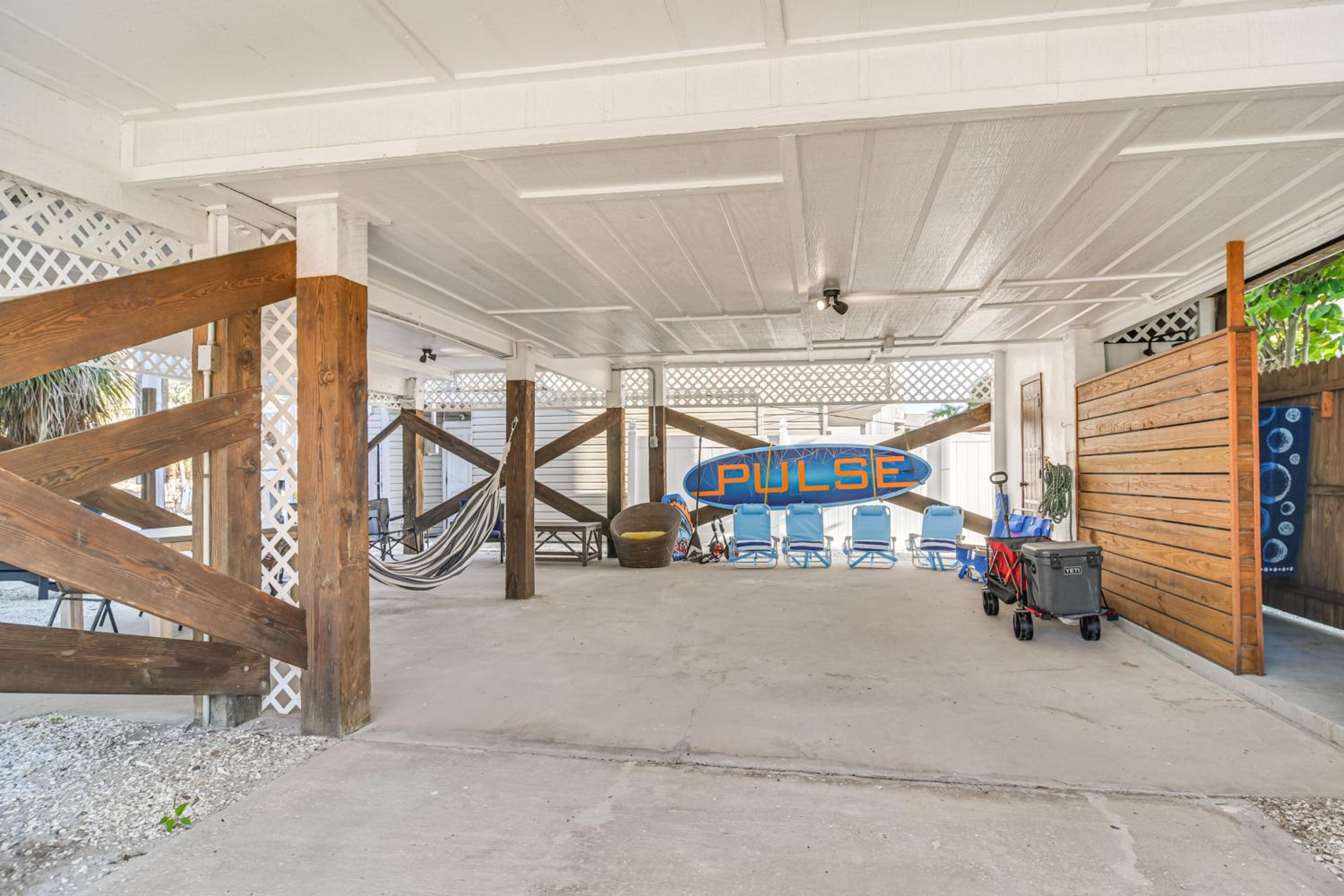 1 Block to Sunset Beach Dog-Friendly Family Home
