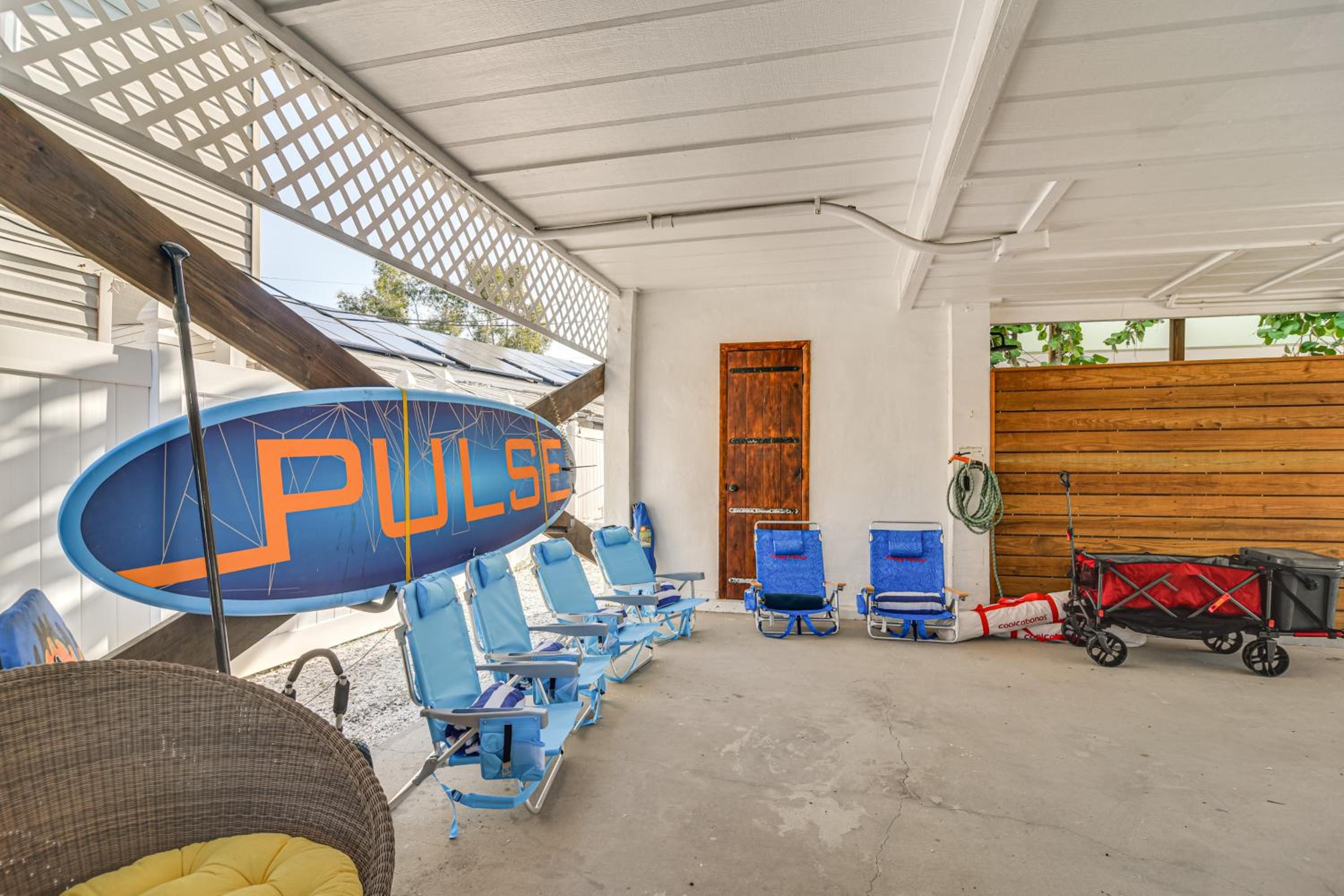 1 Block to Sunset Beach Dog-Friendly Family Home