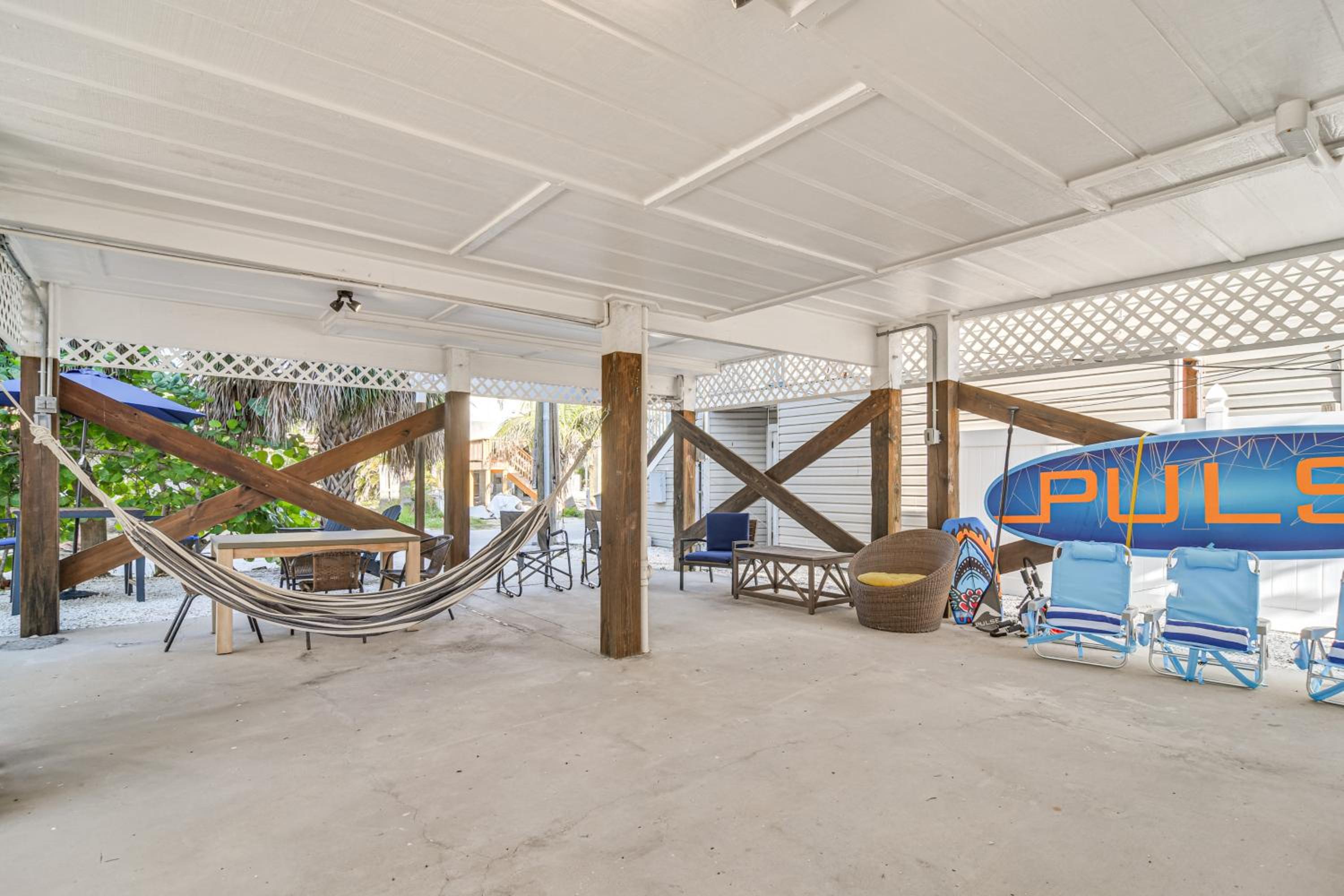 1 Block to Sunset Beach Dog-Friendly Family Home