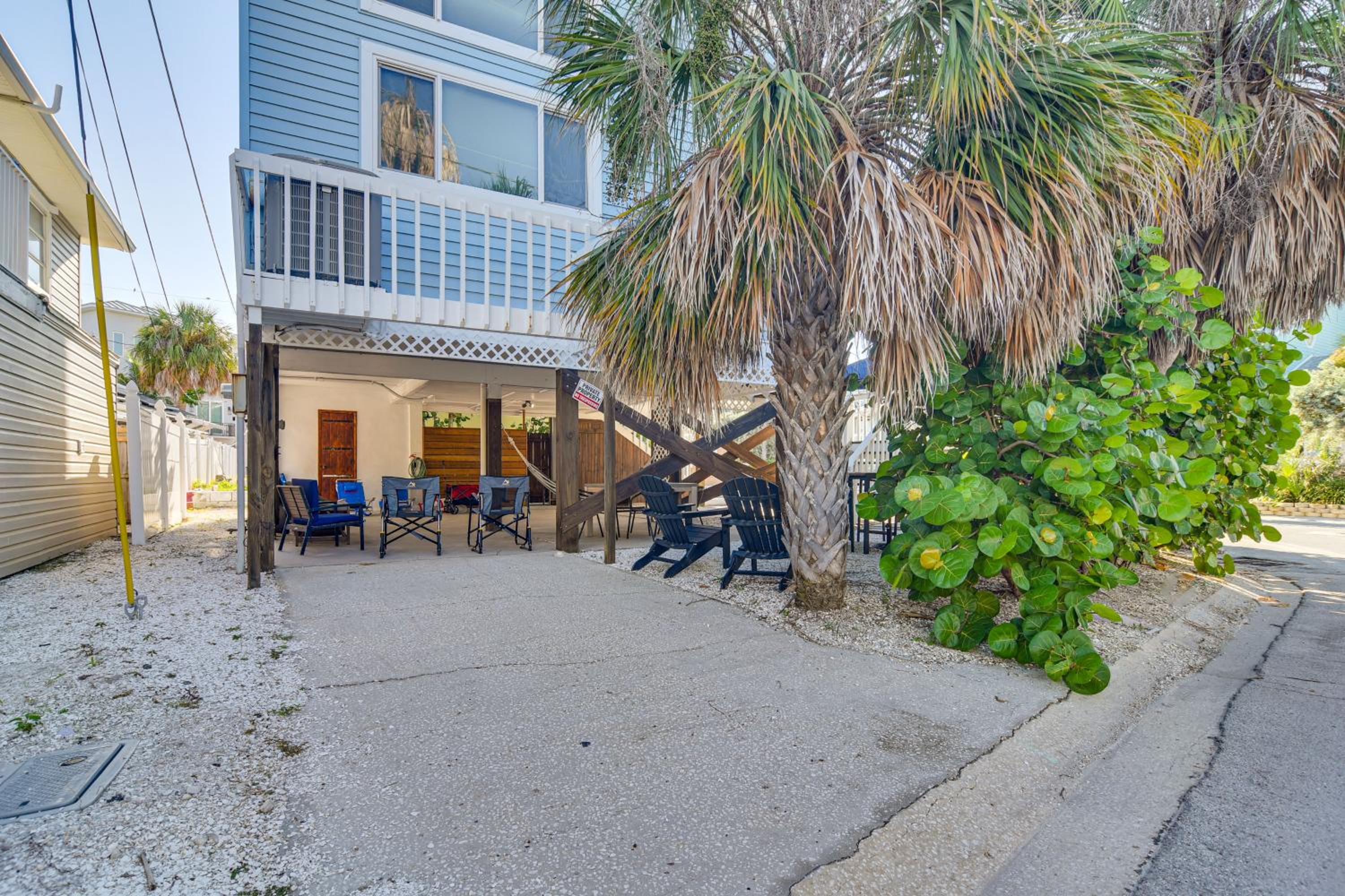 1 Block to Sunset Beach Dog-Friendly Family Home