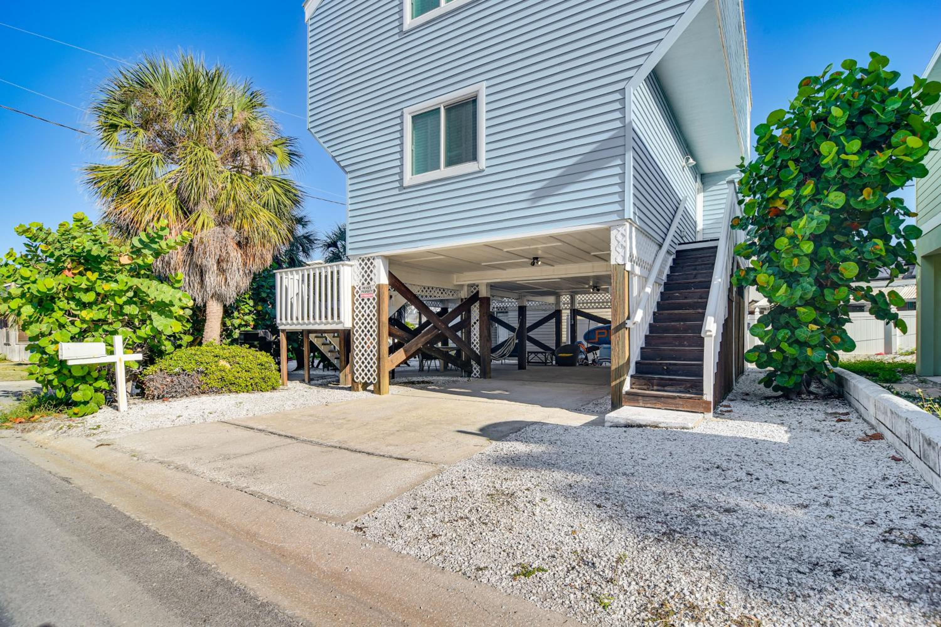 1 Block to Sunset Beach Dog-Friendly Family Home