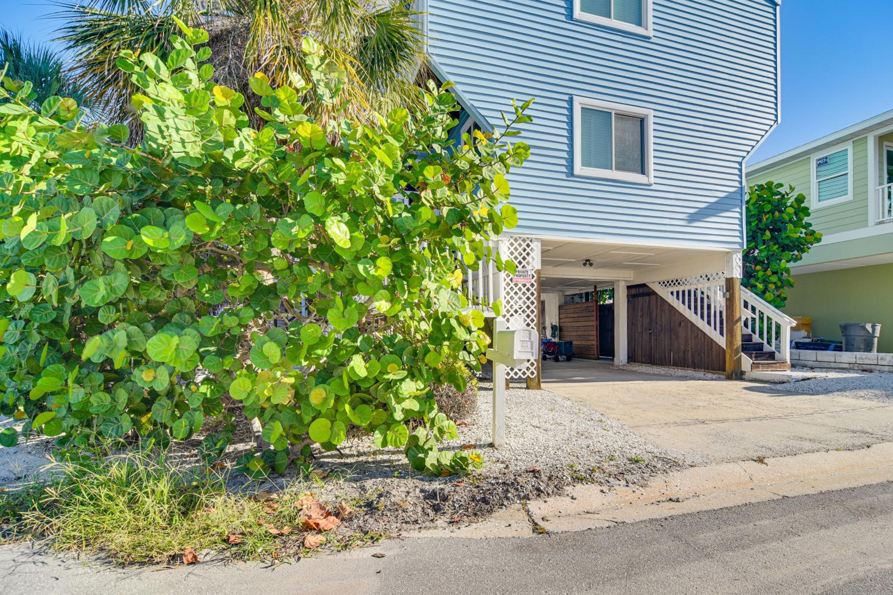 1 Block to Sunset Beach Dog-Friendly Family Home
