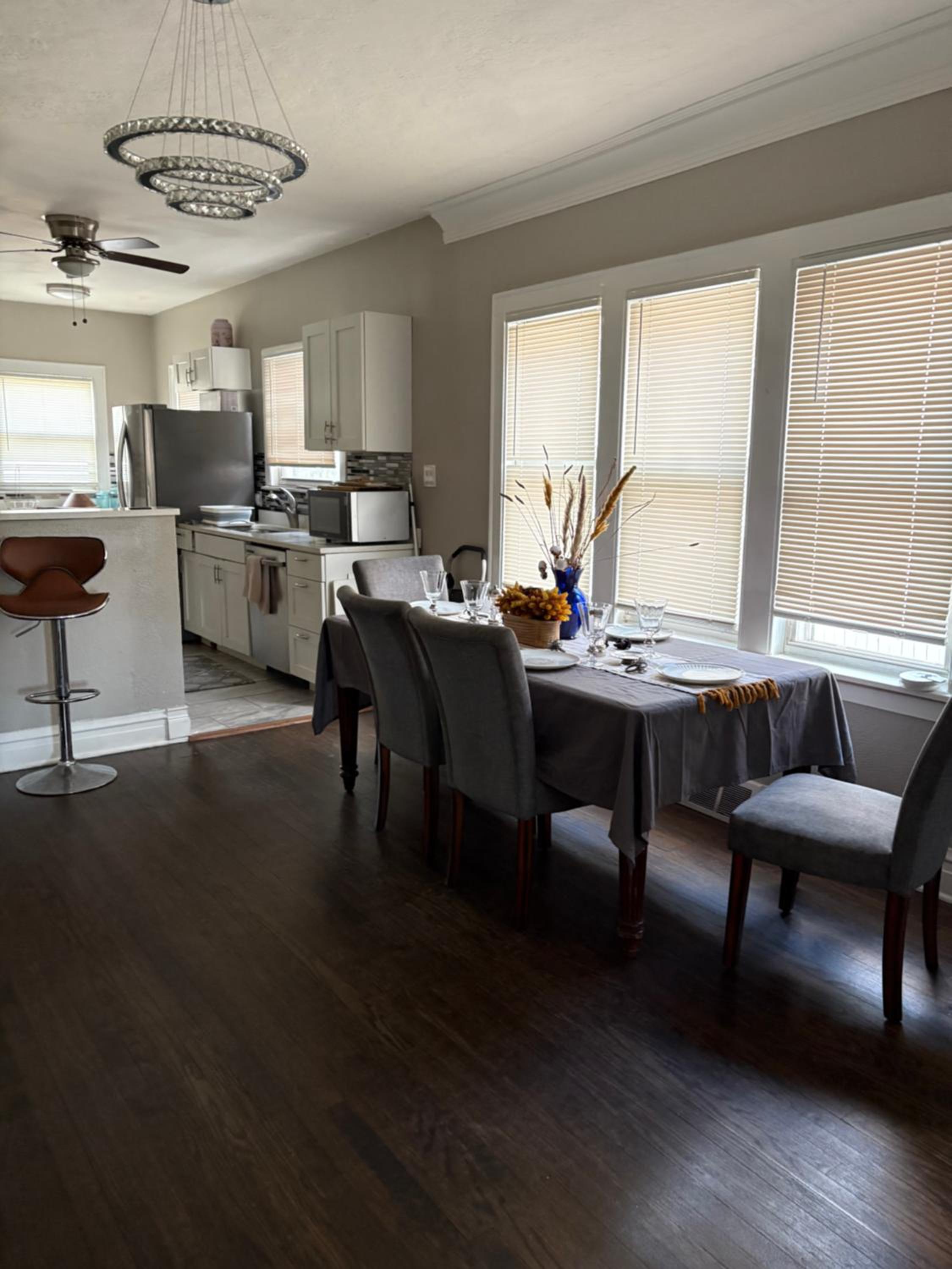 Vintage Meets Modern -Entire Home 20mins from Chicago