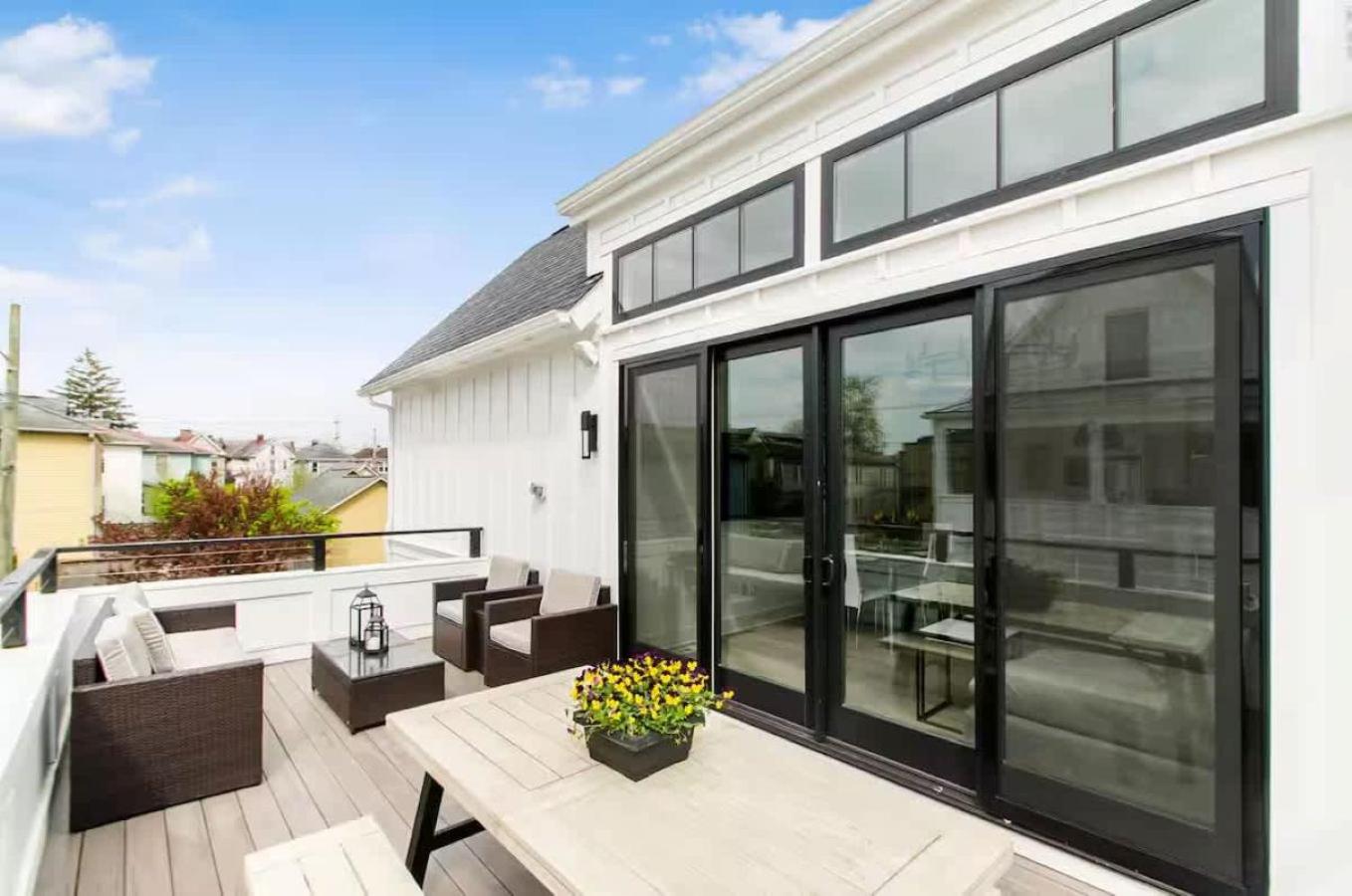 Jungle House Columbus Sleep 16 Downtown Ohio Free Parking - Near Convention Center & Nationwide Arena - 3BR Short North Luxury Home - Over 5,800 Five Star 