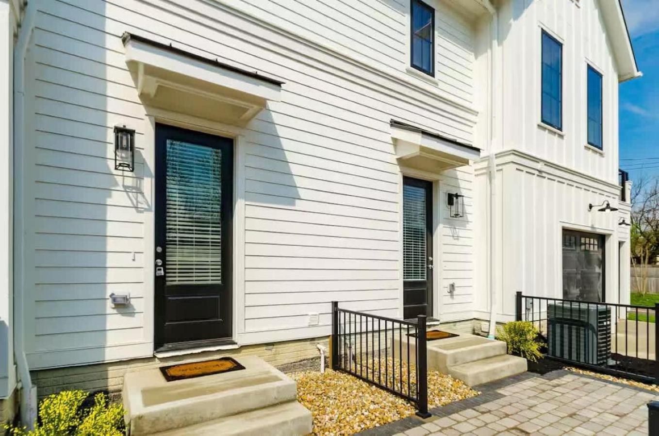 Jungle House Columbus Sleep 16 Downtown Ohio Free Parking - Near Convention Center & Nationwide Arena - 3BR Short North Luxury Home - Over 5,800 Five Star 