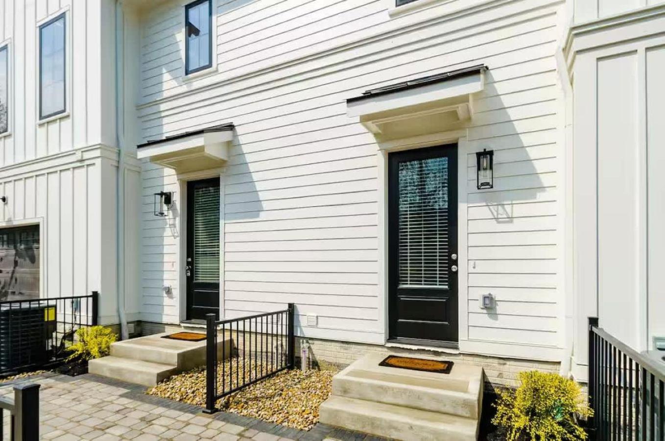 Jungle House Columbus Sleep 16 Downtown Ohio Free Parking - Near Convention Center & Nationwide Arena - 3BR Short North Luxury Home - Over 5,800 Five Star 