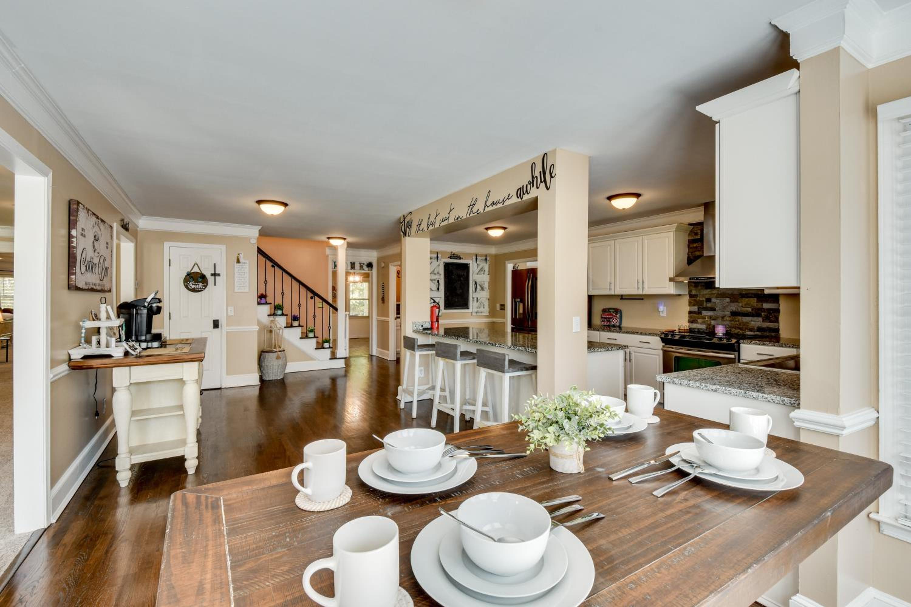 6 Mi to Dtwn Anderson Grand Family Home with Yard!