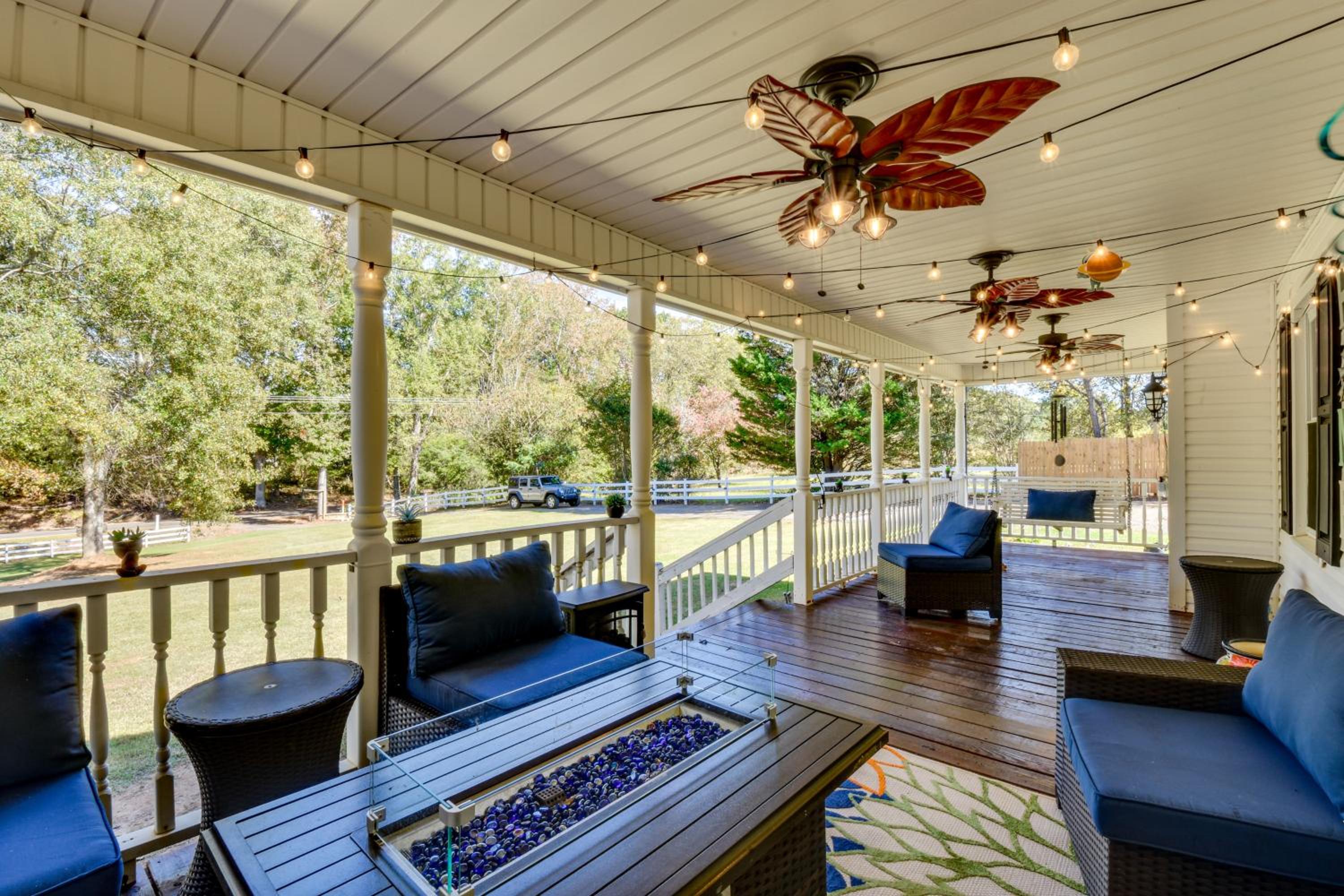 6 Mi to Dtwn Anderson Grand Family Home with Yard!