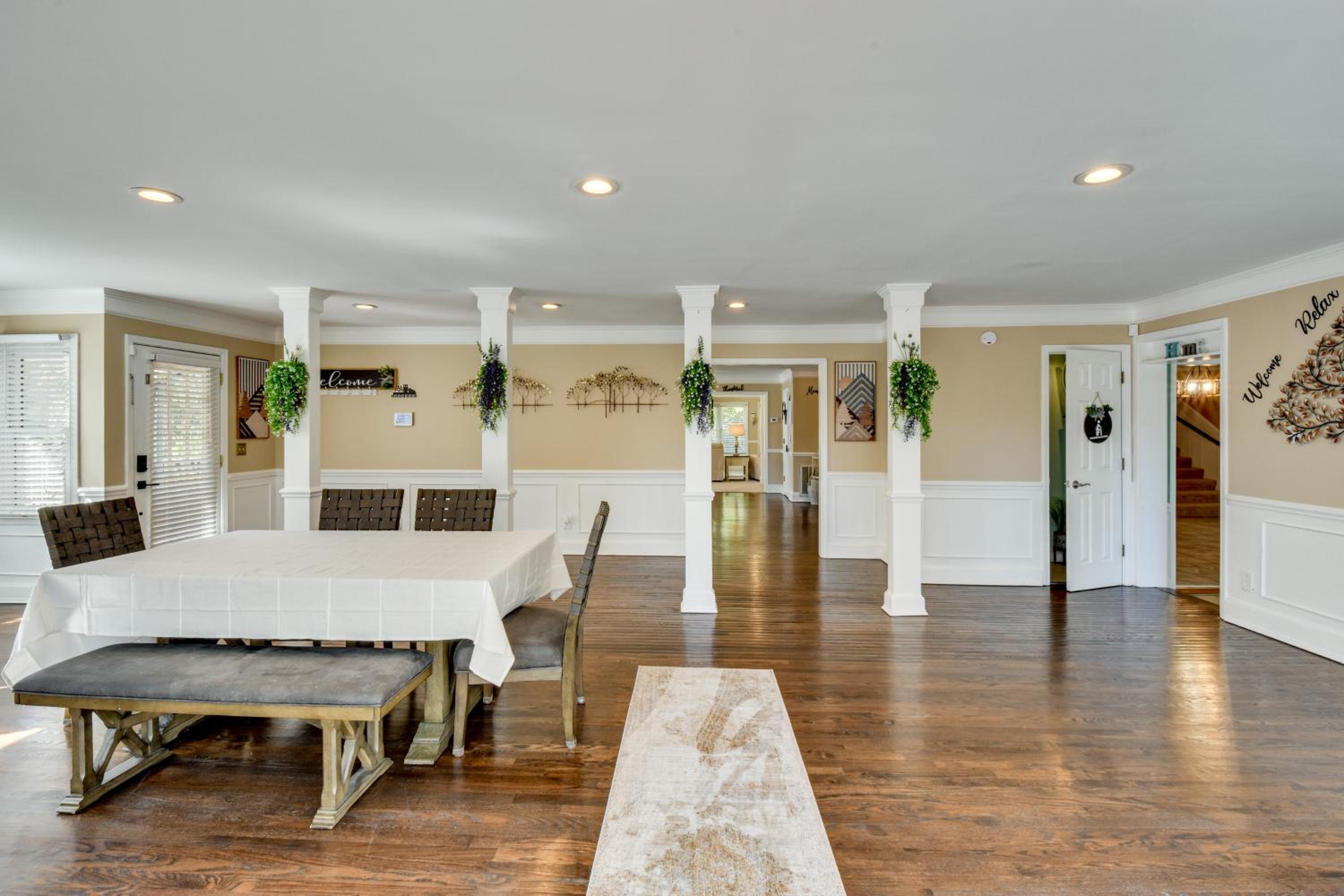 6 Mi to Dtwn Anderson Grand Family Home with Yard!