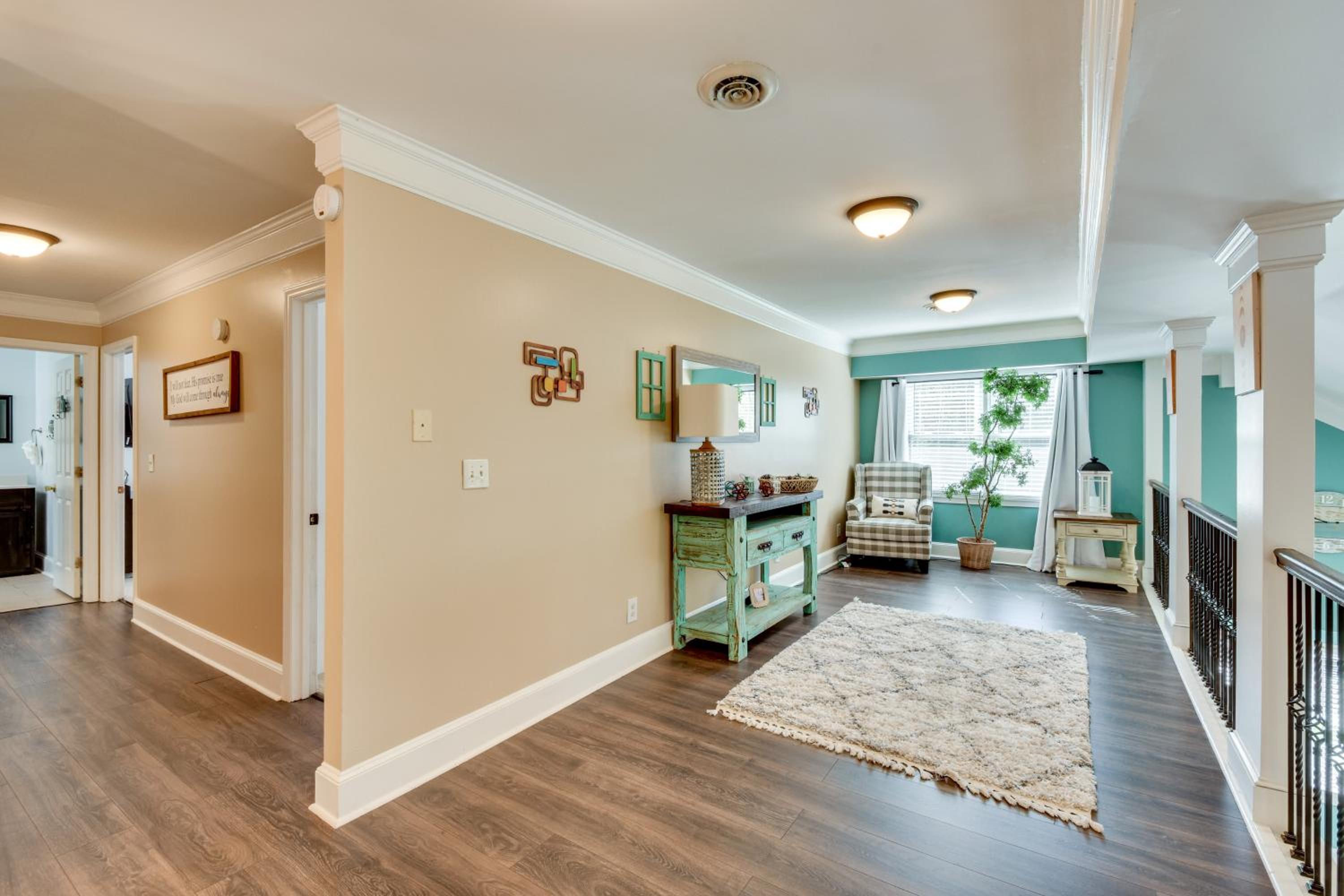 6 Mi to Dtwn Anderson Grand Family Home with Yard!