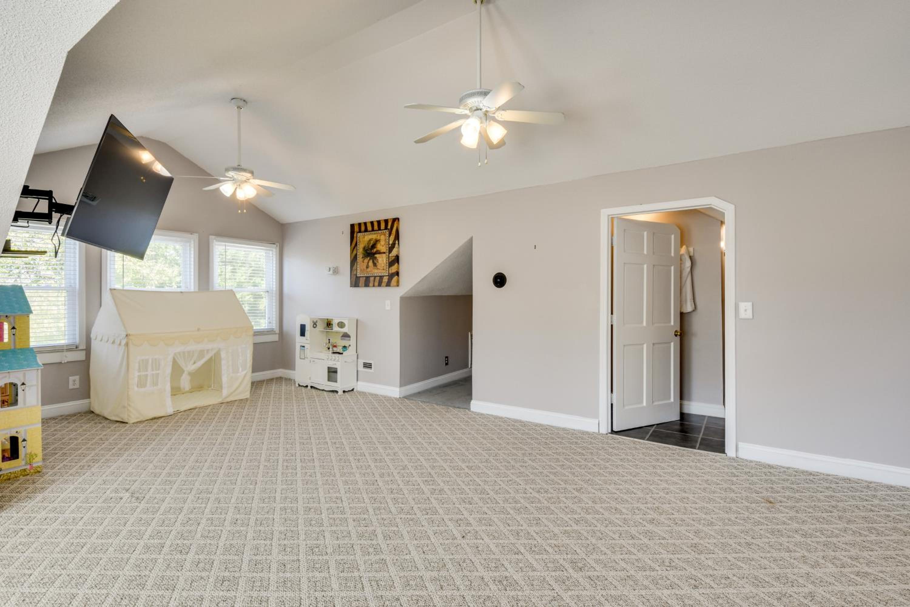 6 Mi to Dtwn Anderson Grand Family Home with Yard!
